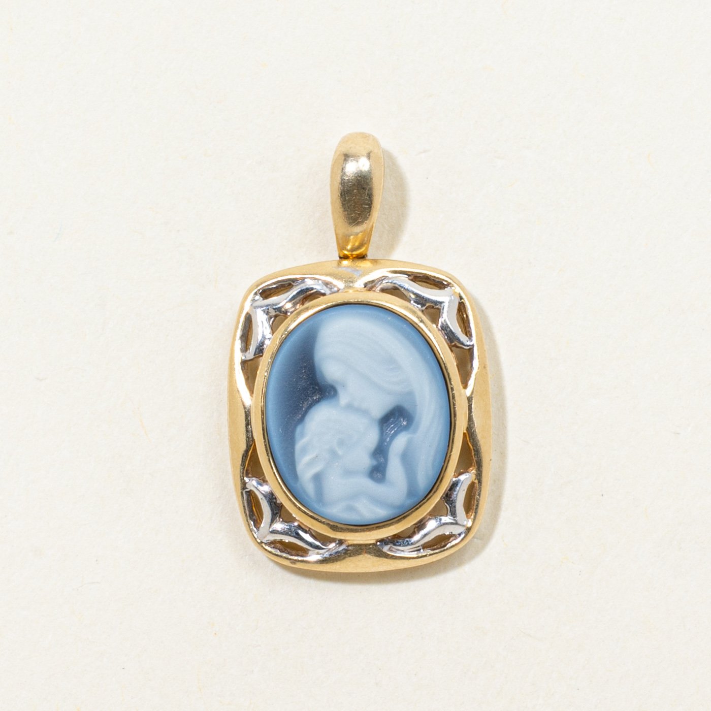 14K Pendants with Oval Cameo Agate