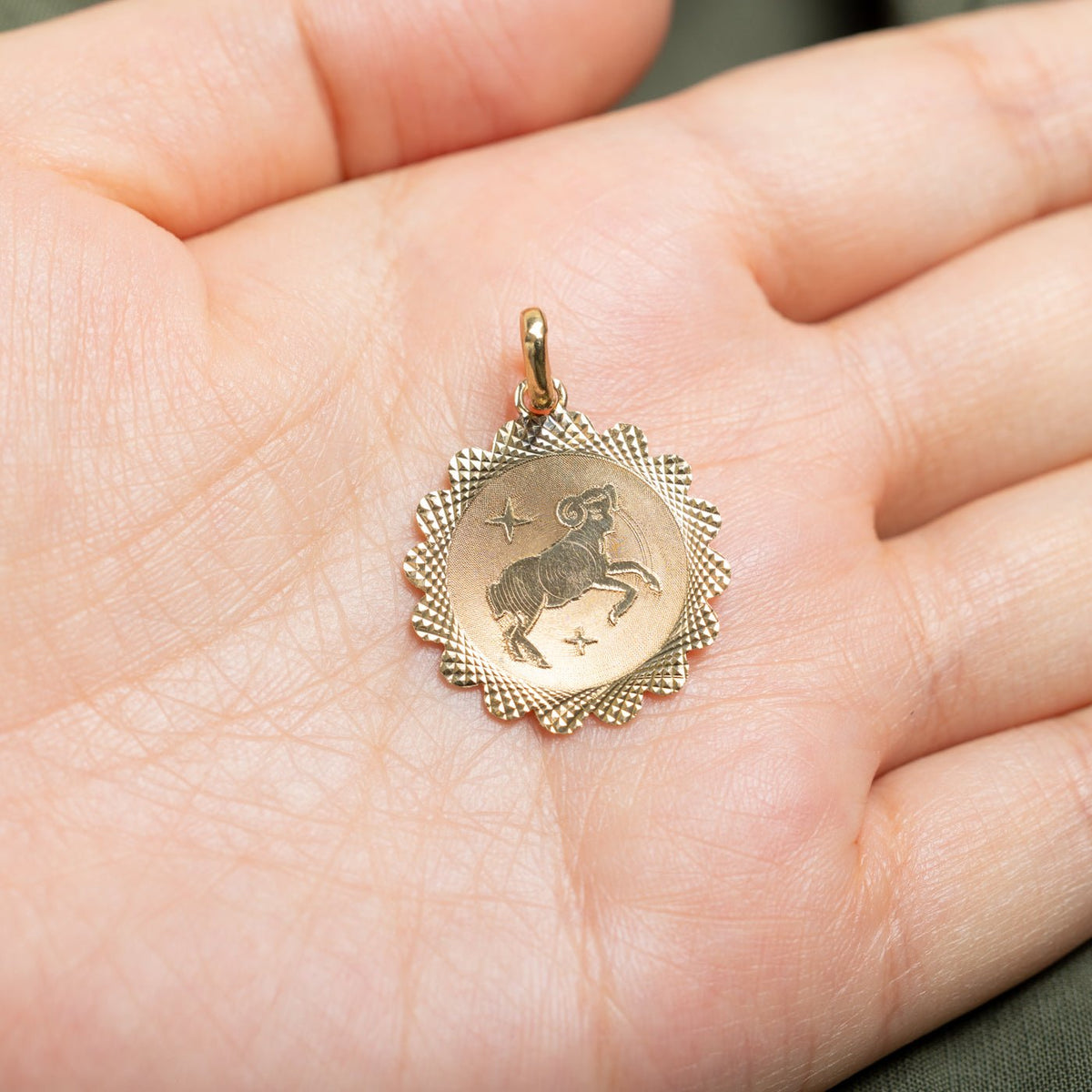 10k Yellow Gold Diamond-Cut Aries Zodiac Circle Pendant
