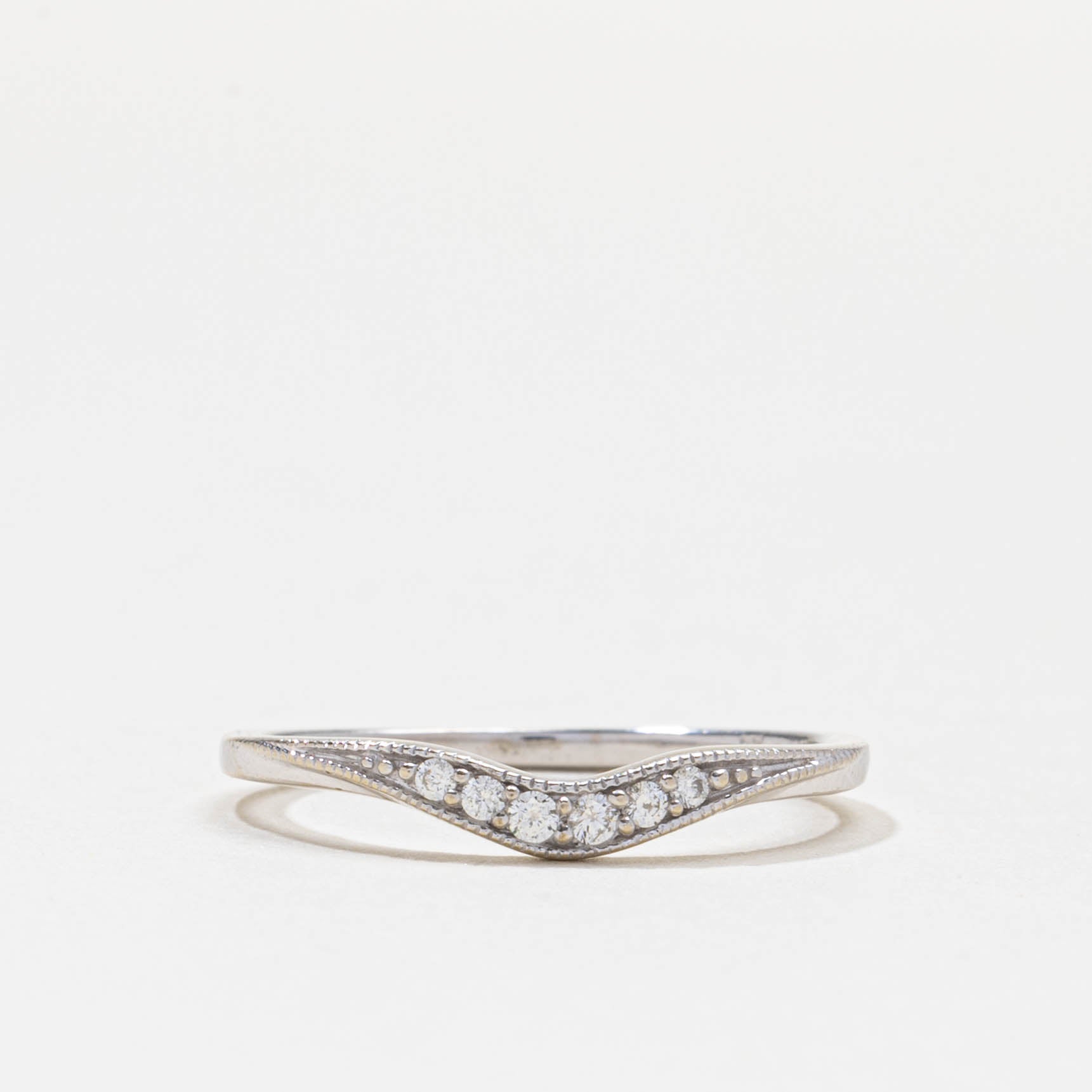 Bague en diamant à chevrons et perles fines | 0,07 ct | Taille 6,5