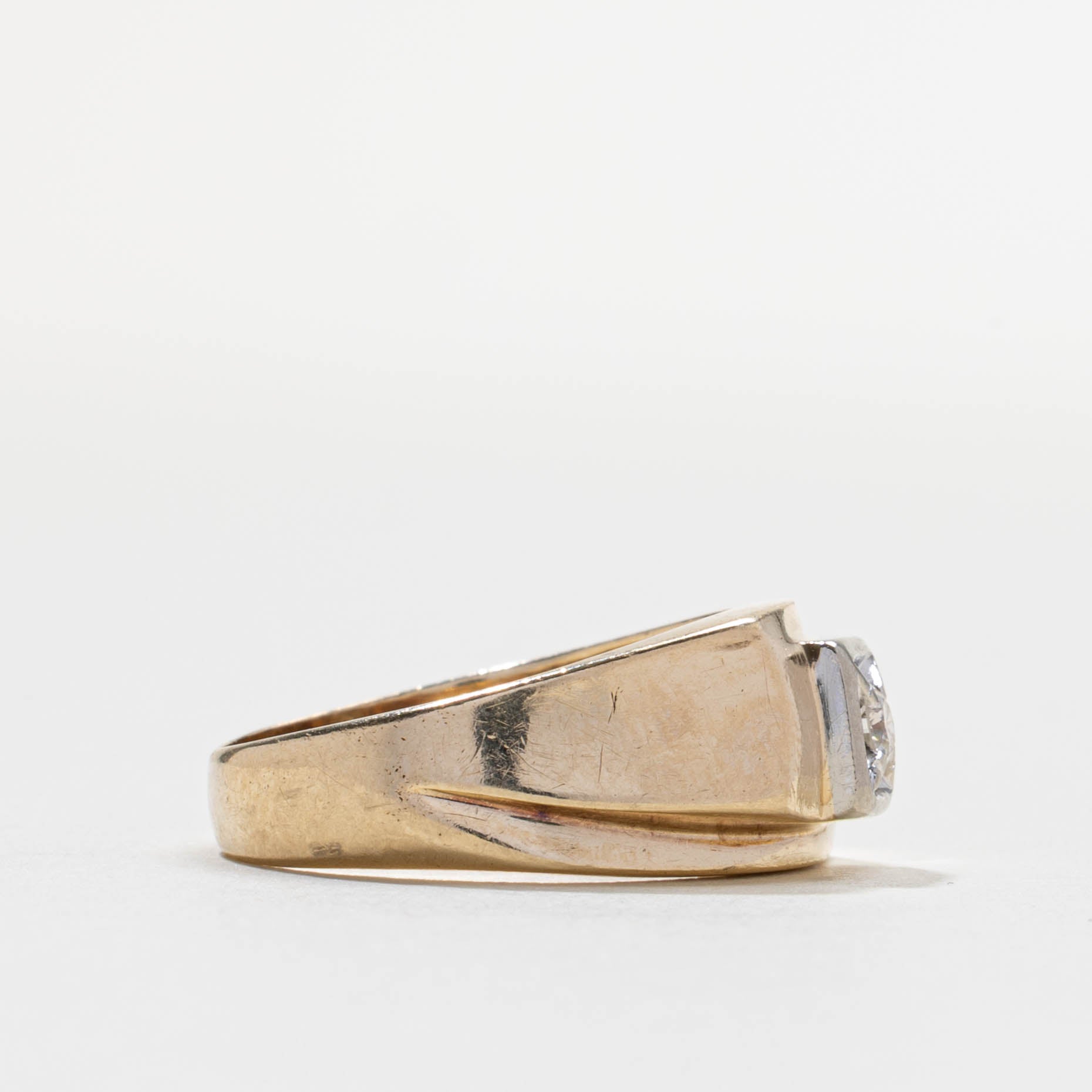 Illusion Set Diamond Grooved Ring | 0.11ct | SZ 9.0