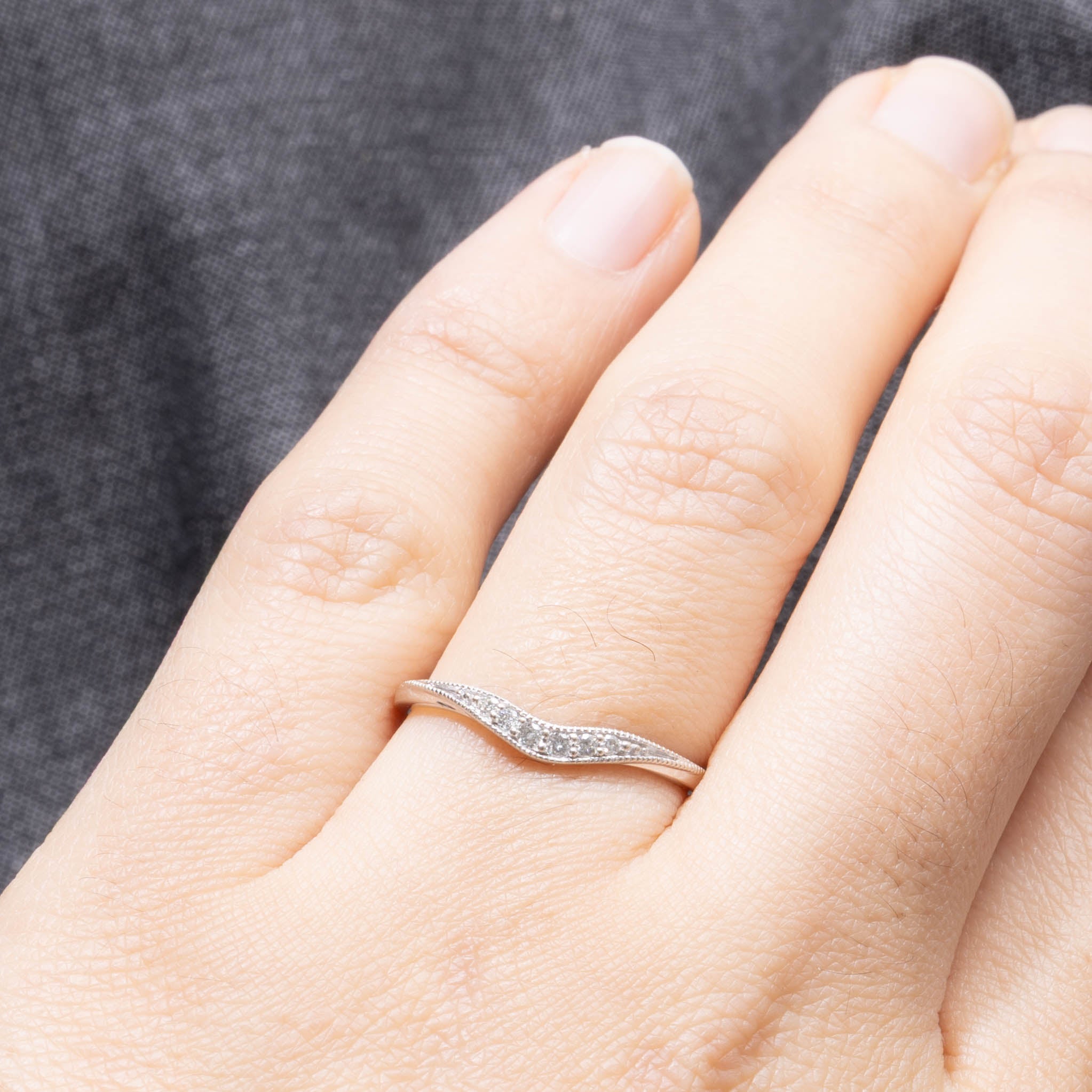 Bague en diamant à chevrons et perles fines | 0,07 ct | Taille 6,5