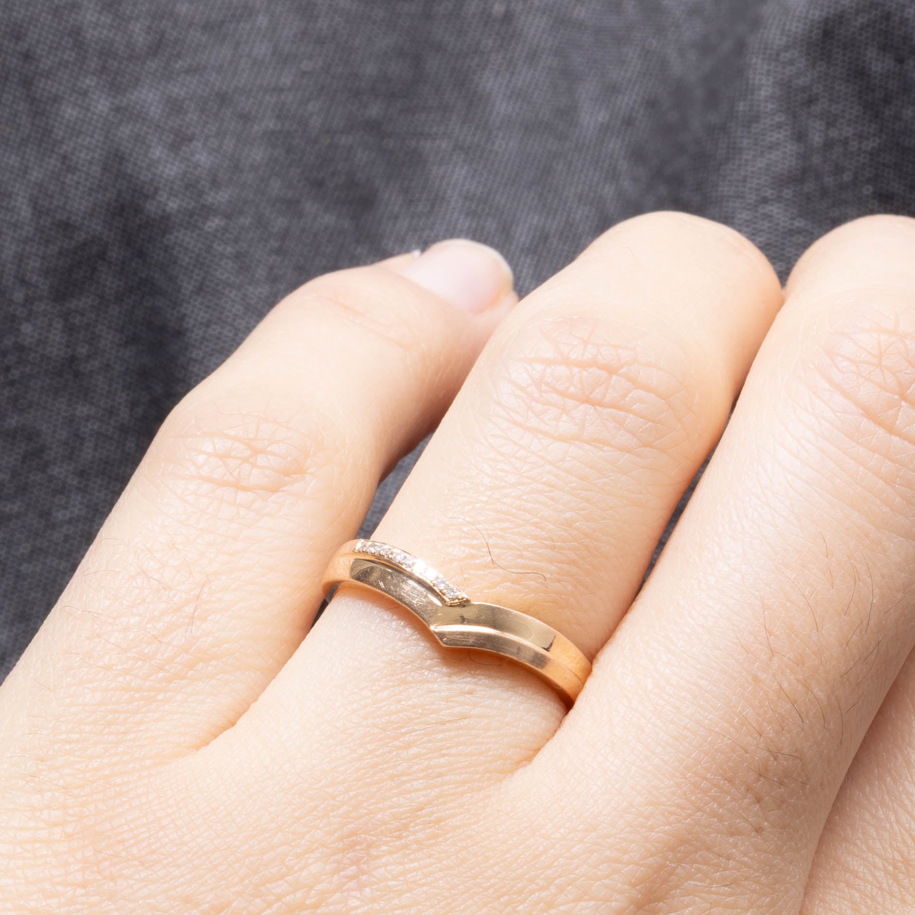 Bague en or à chevrons et diamants | 0,03 ct | Taille 6,0