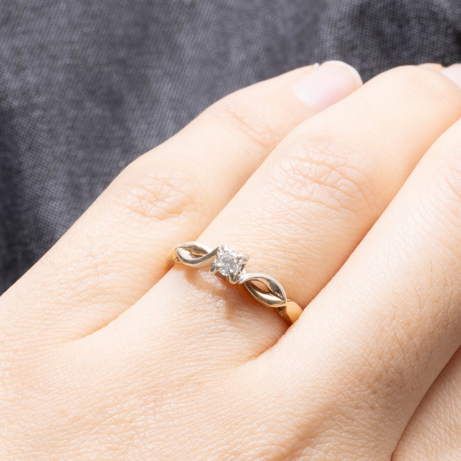 Bague solitaire torsadée en diamant | 0,12 ct | Taille 6,5