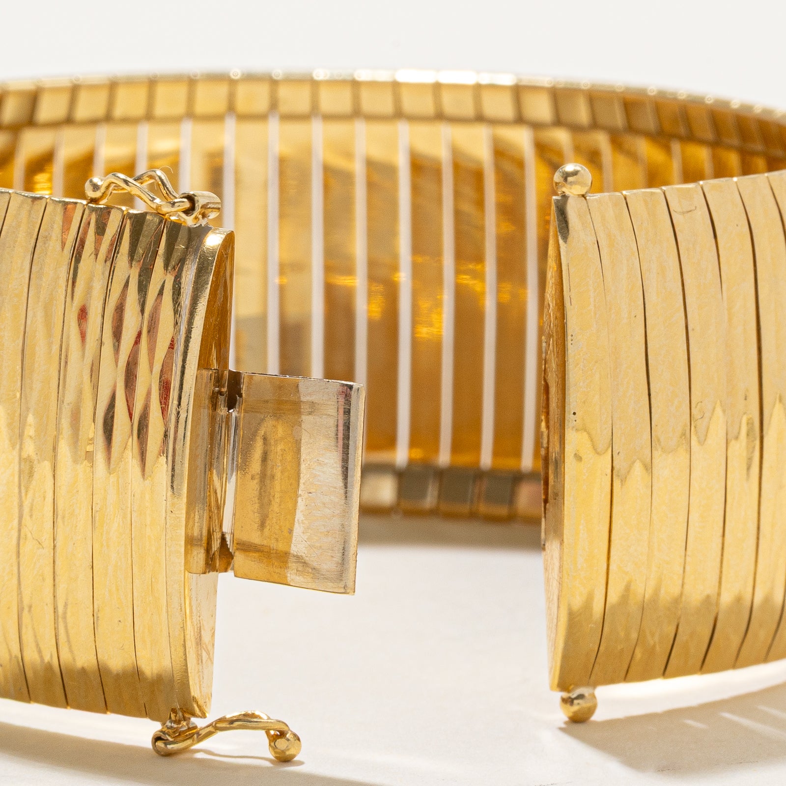 'Birks' 18k Yellow Gold Chunky Fluted Bracelet | 7.5"