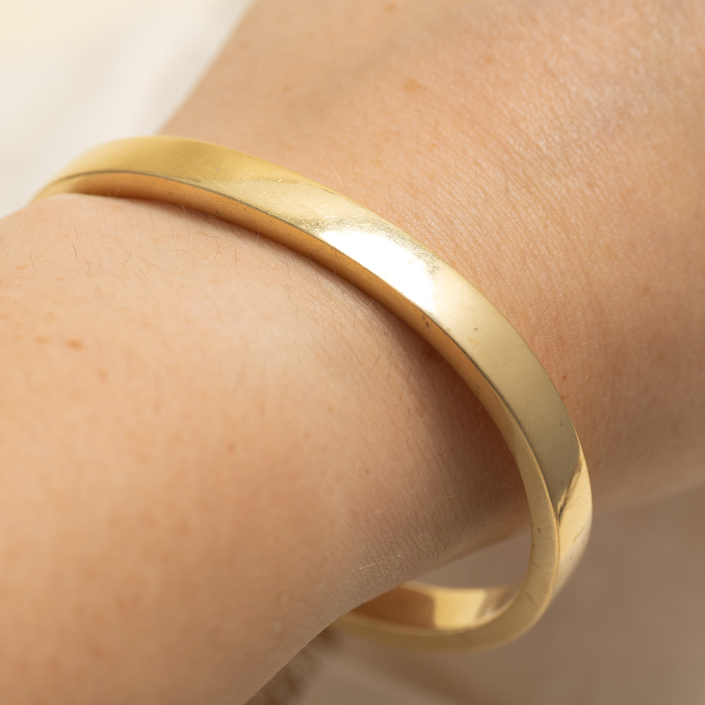 'Birks' 18k Yellow Gold Plain Bangle | 6"