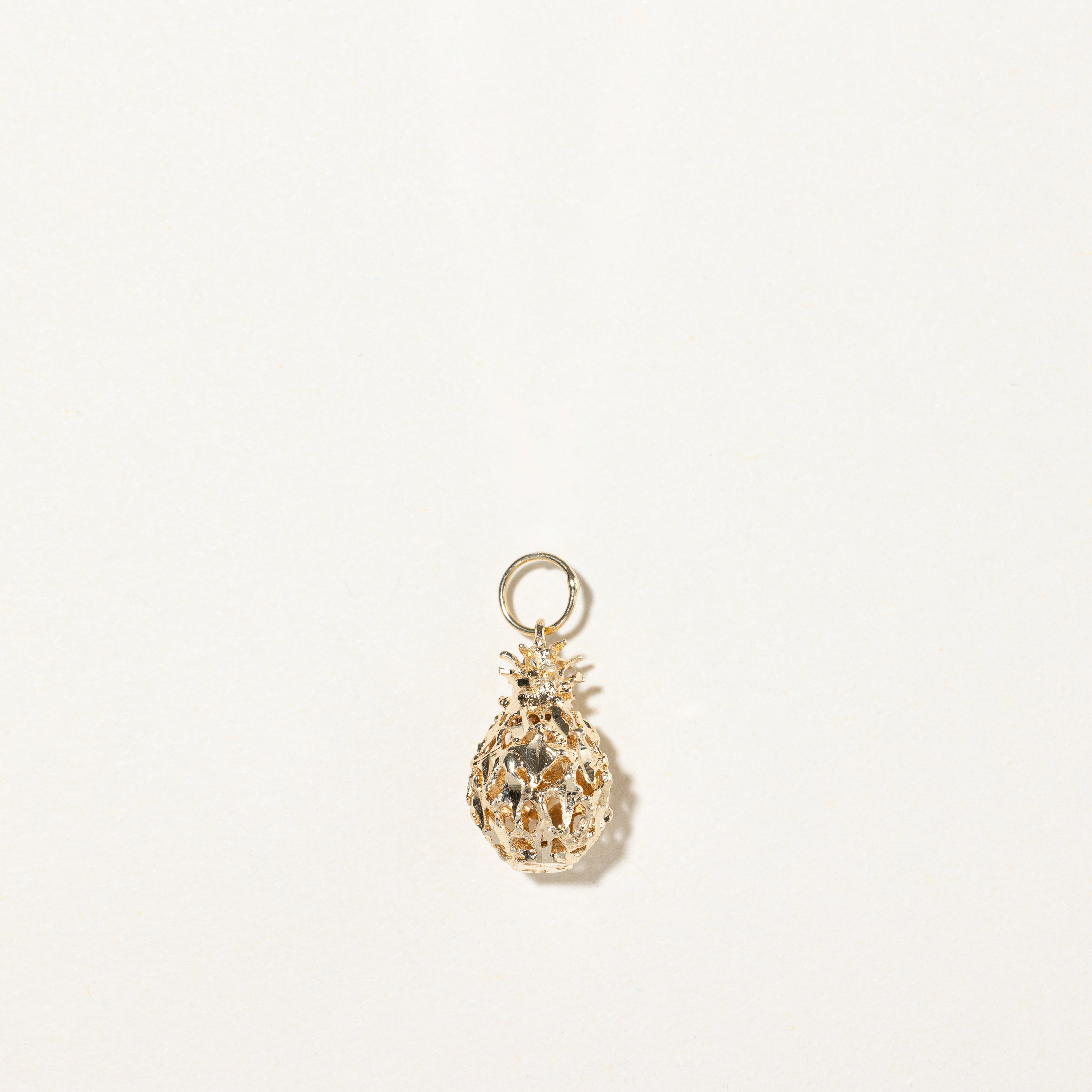 Breloque ananas en or jaune 14 carats