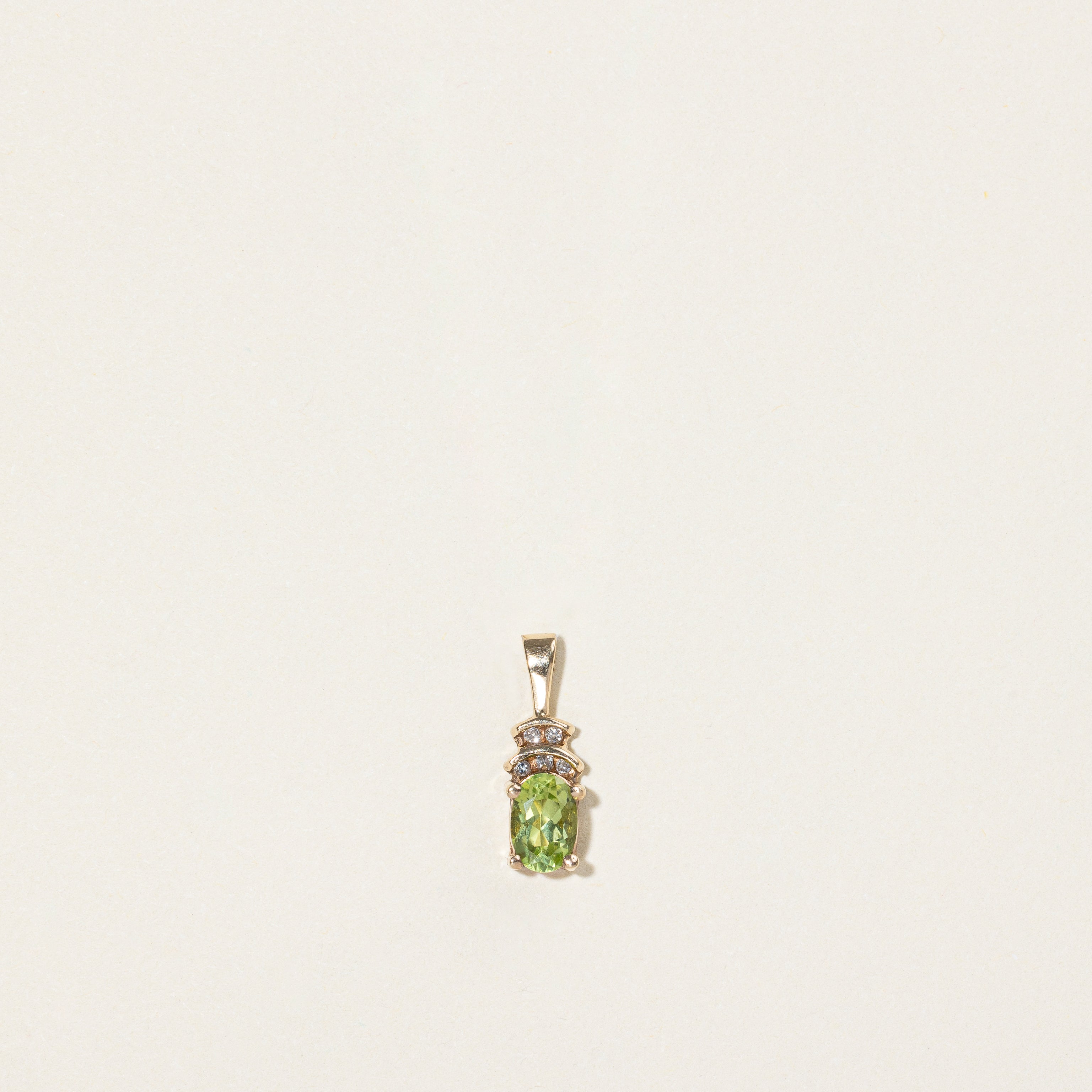 Pendentif péridot et diamants | 0,50 ct, 0,03 ct au total |