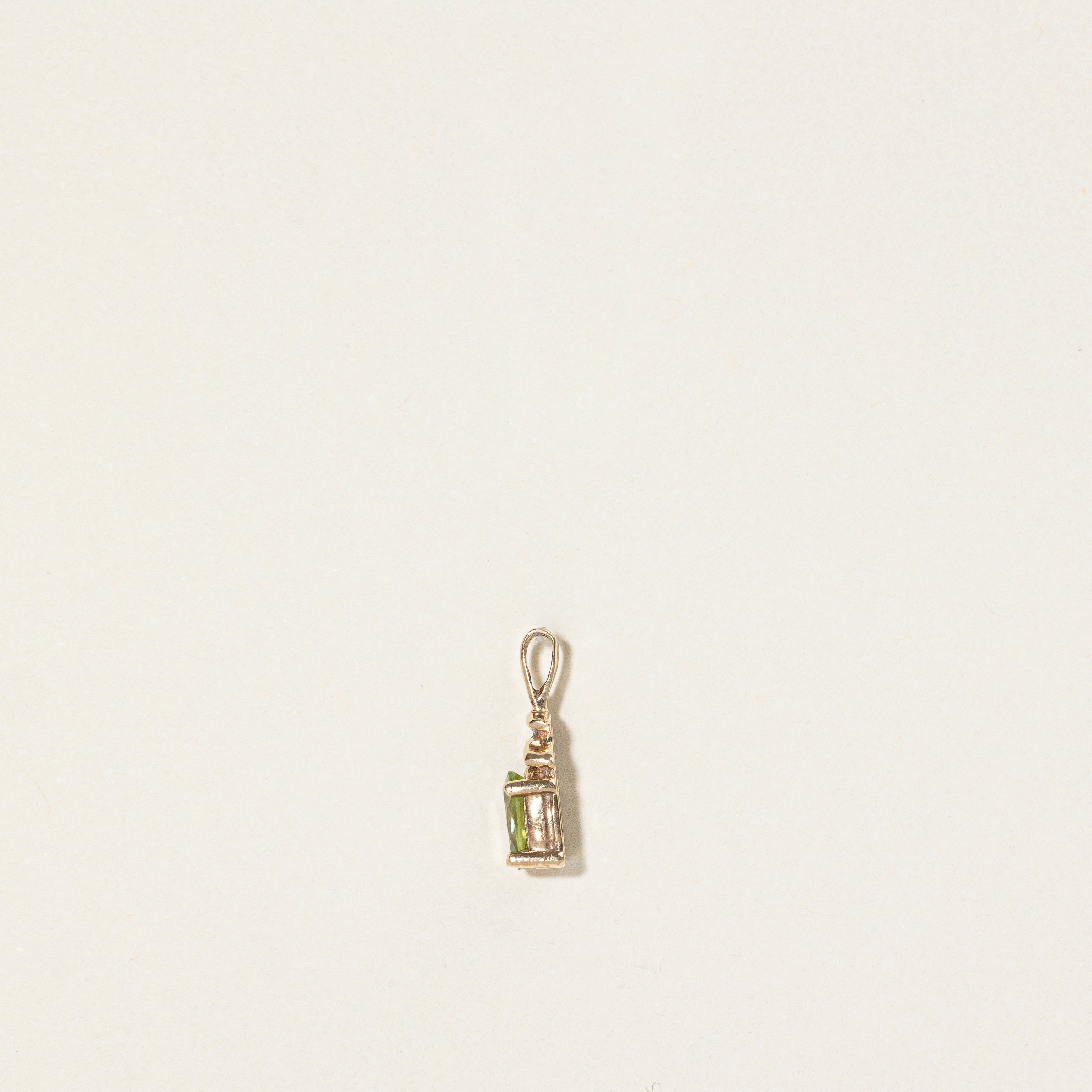 Pendentif péridot et diamants | 0,50 ct, 0,03 ct au total |