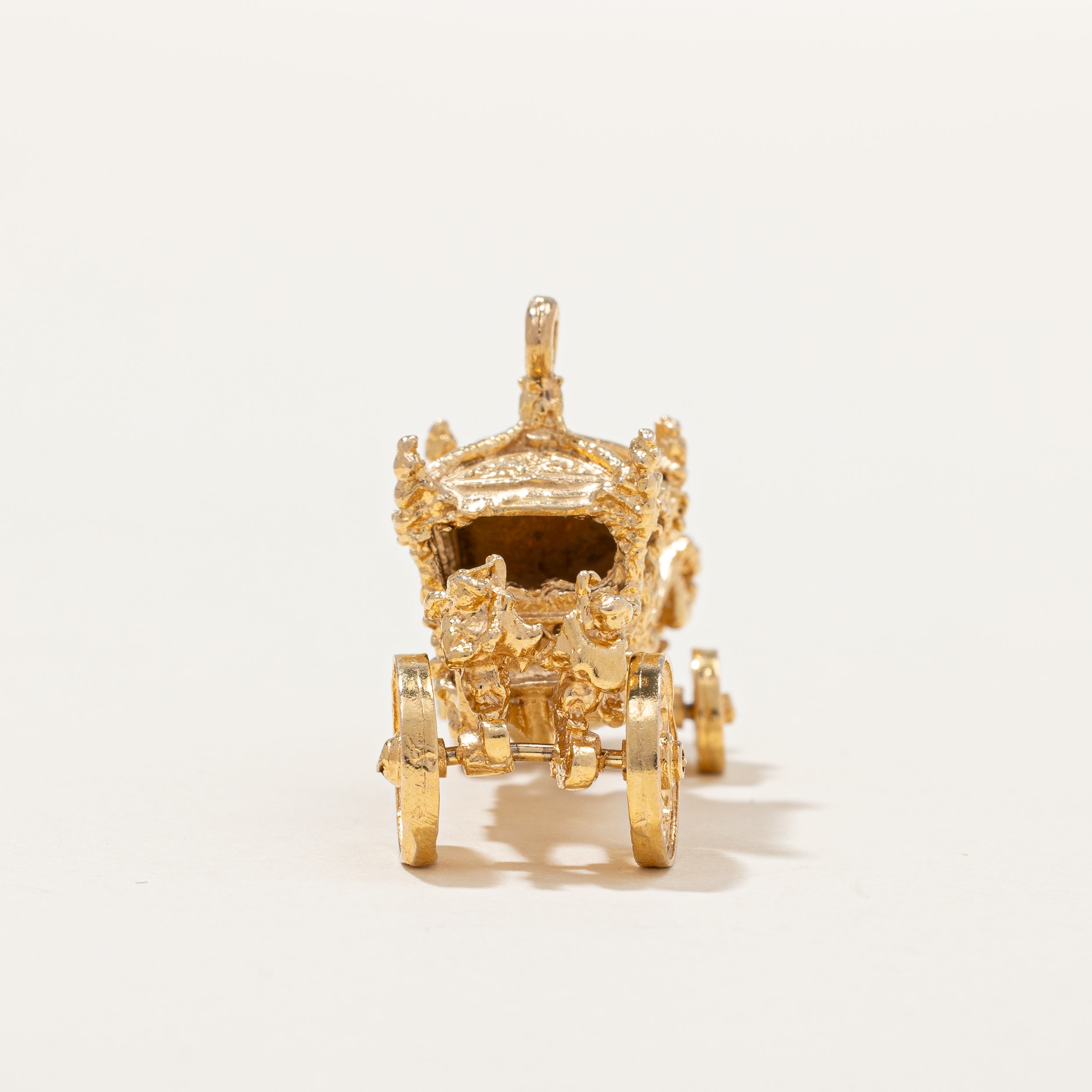 1971 London 9k Yellow Gold Horse Drawn Carriage Pendant