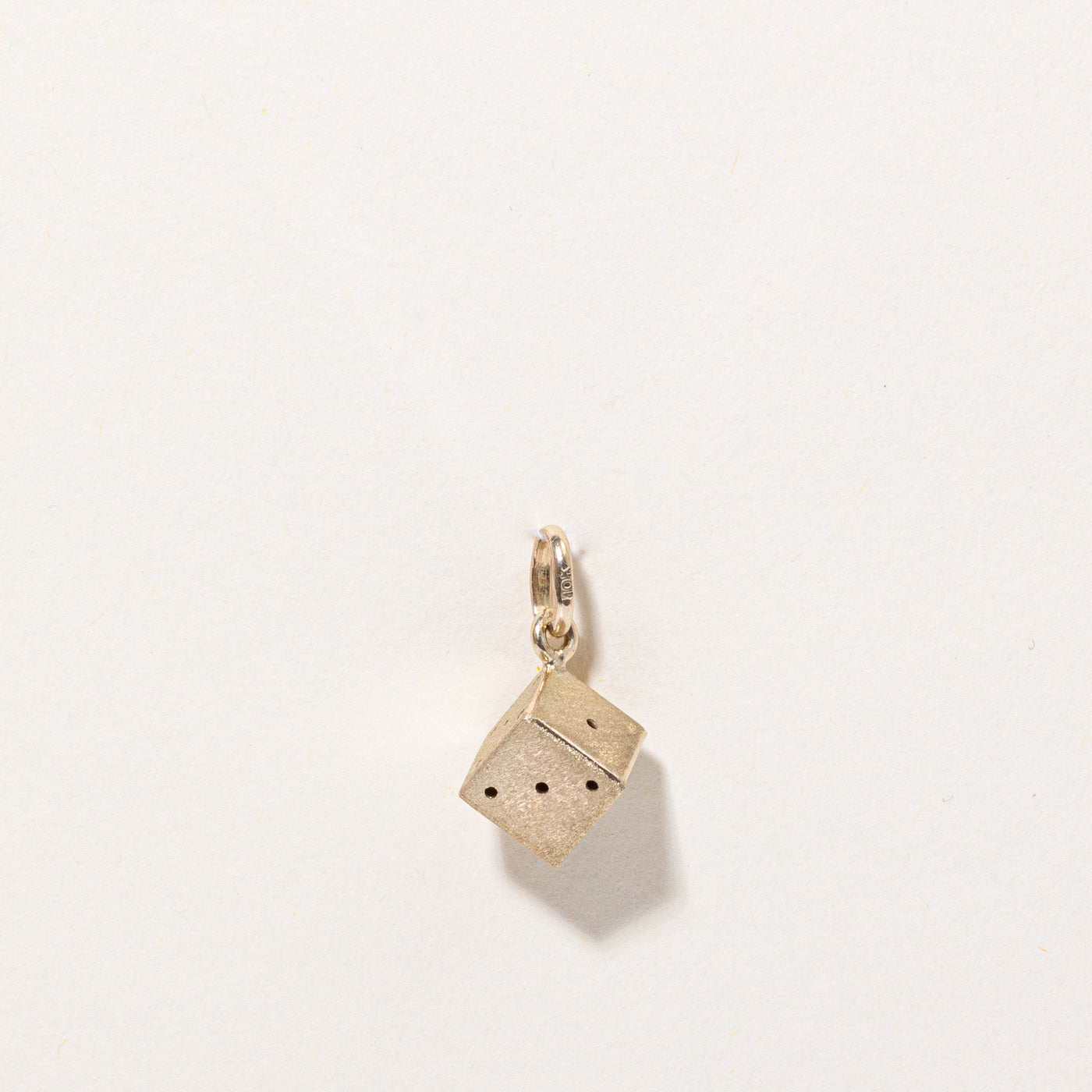 Breloque en forme de dé en or jaune 10 carats