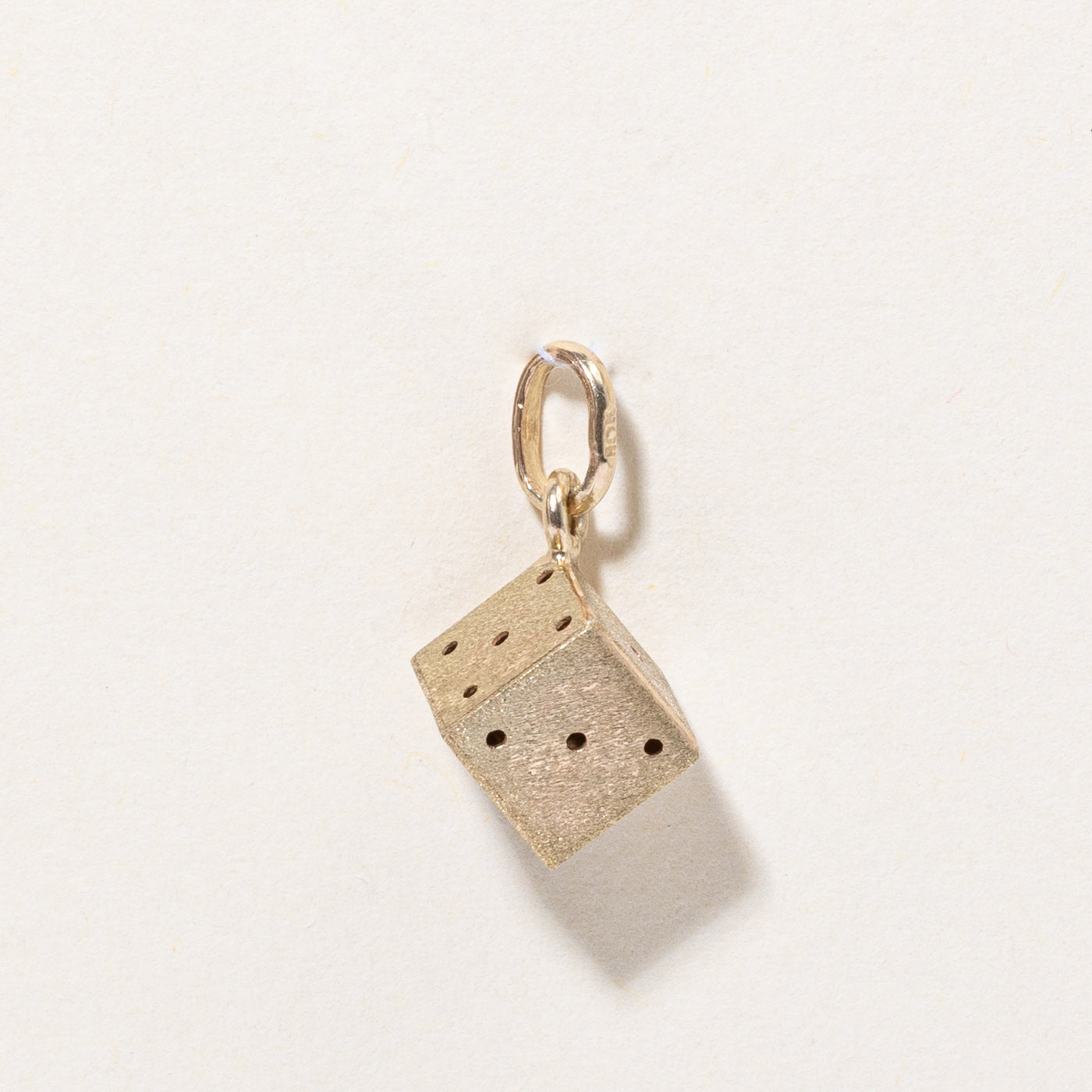 Breloque en forme de dé en or jaune 10 carats