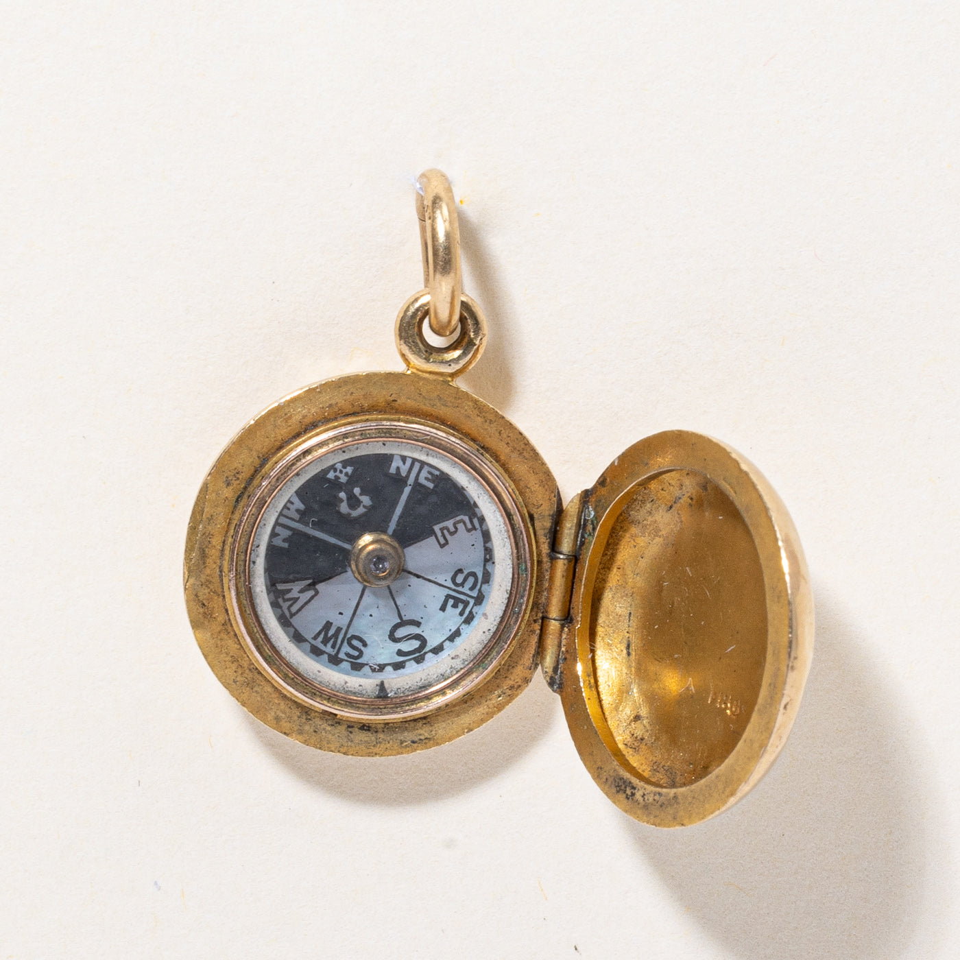 Pendentif boussole en or jaune 18 carats