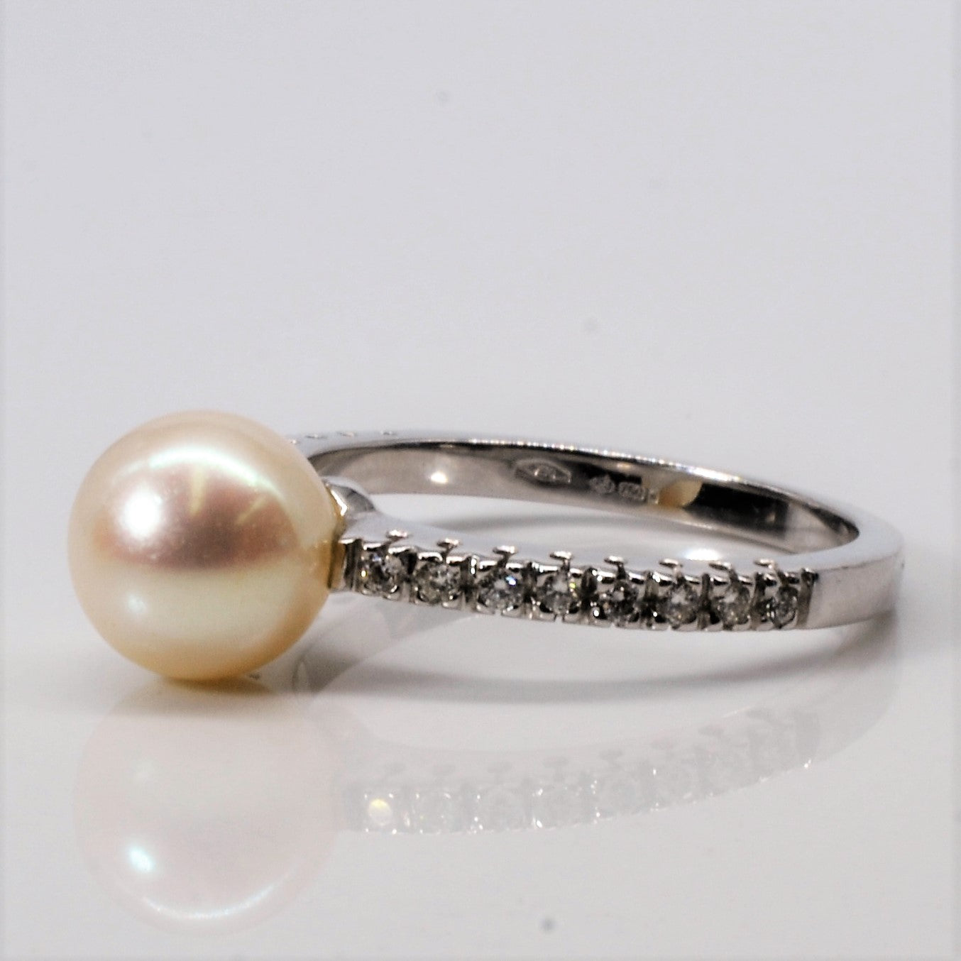 Pearl & Diamond Ring | 0.12ctw | SZ 6.5 |