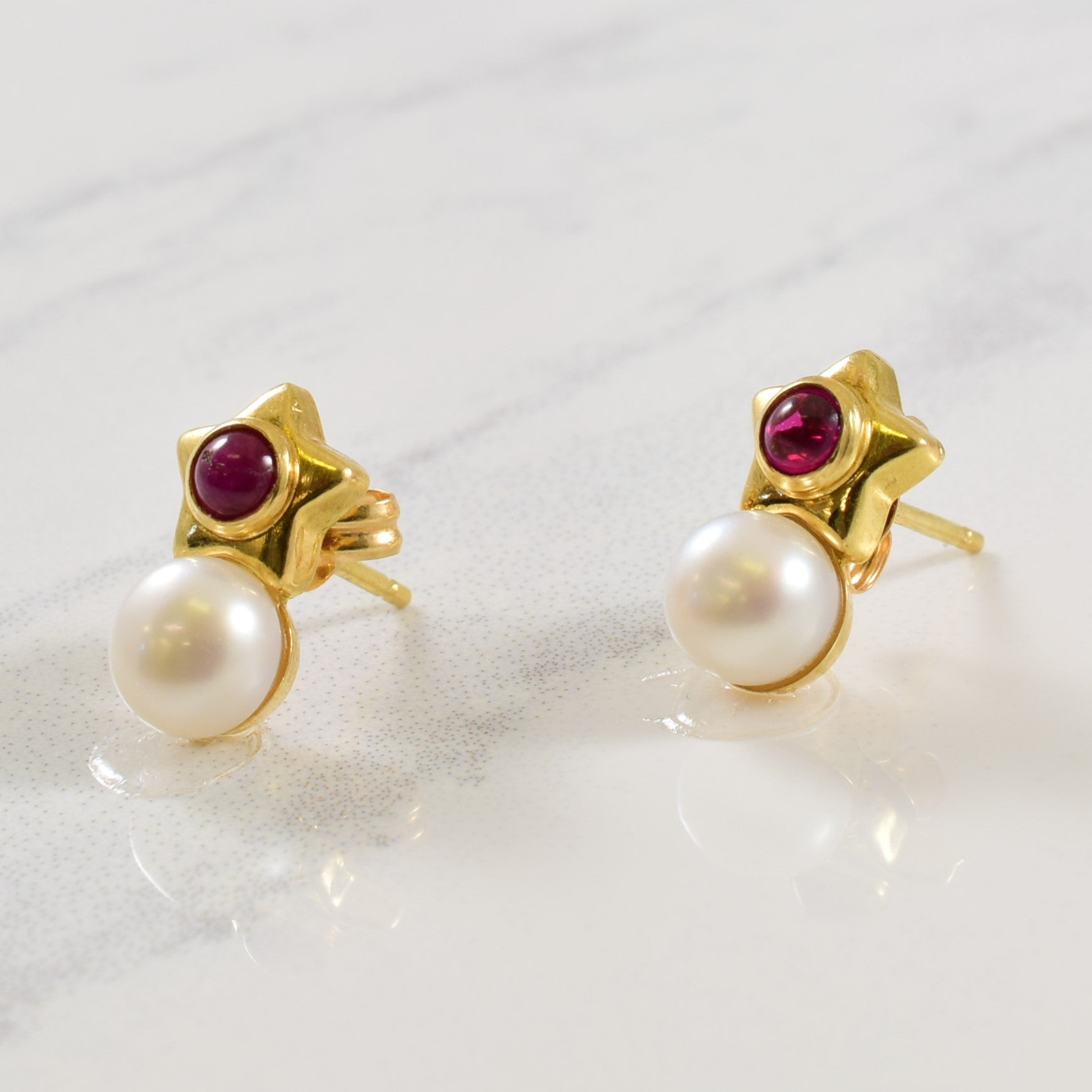 Boucles d'oreilles puces en forme d'étoile, rubis et perles | 2,00 ctw |