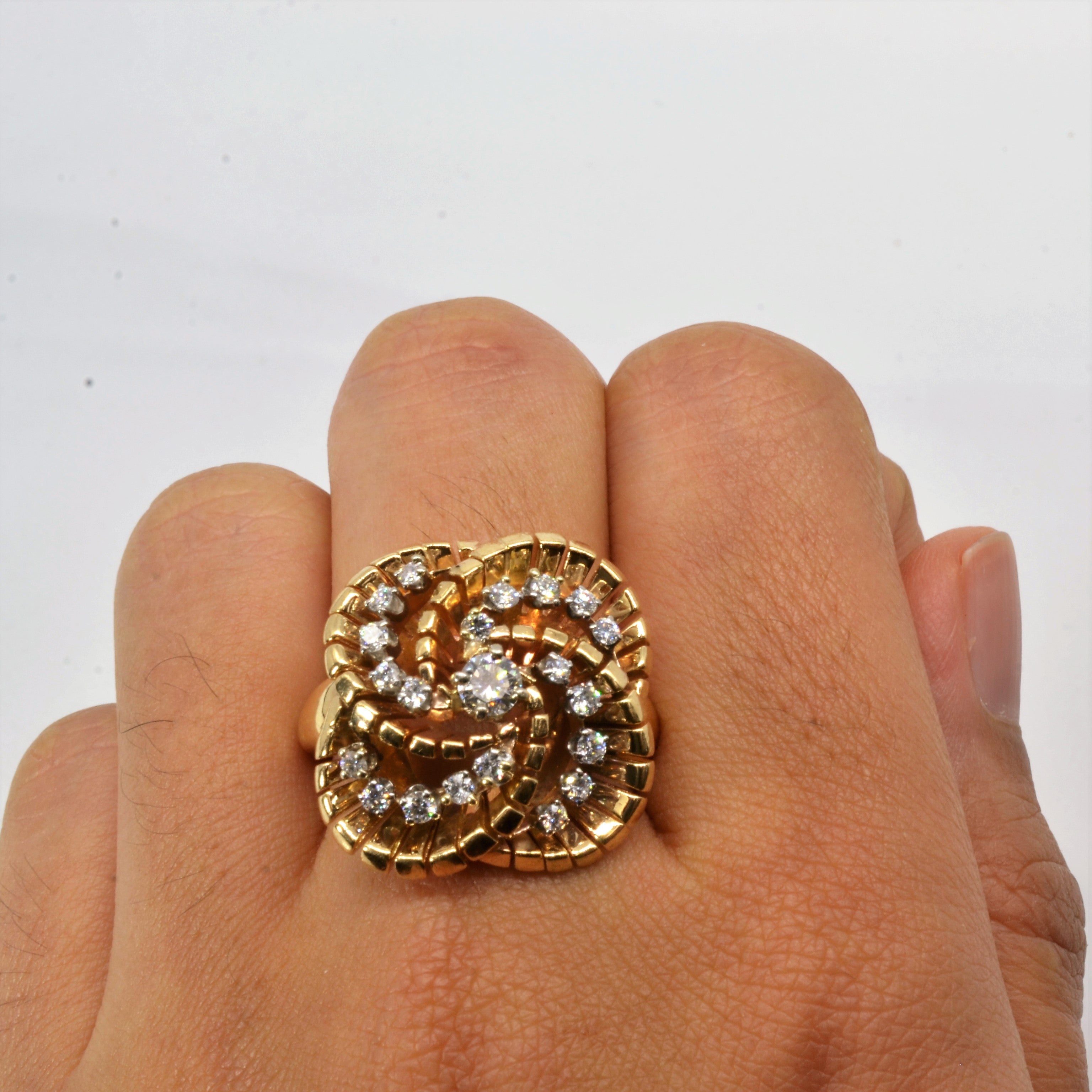Bague en or sertie de diamants pavés en spirale | 0,60 ct | Taille 8,25 |