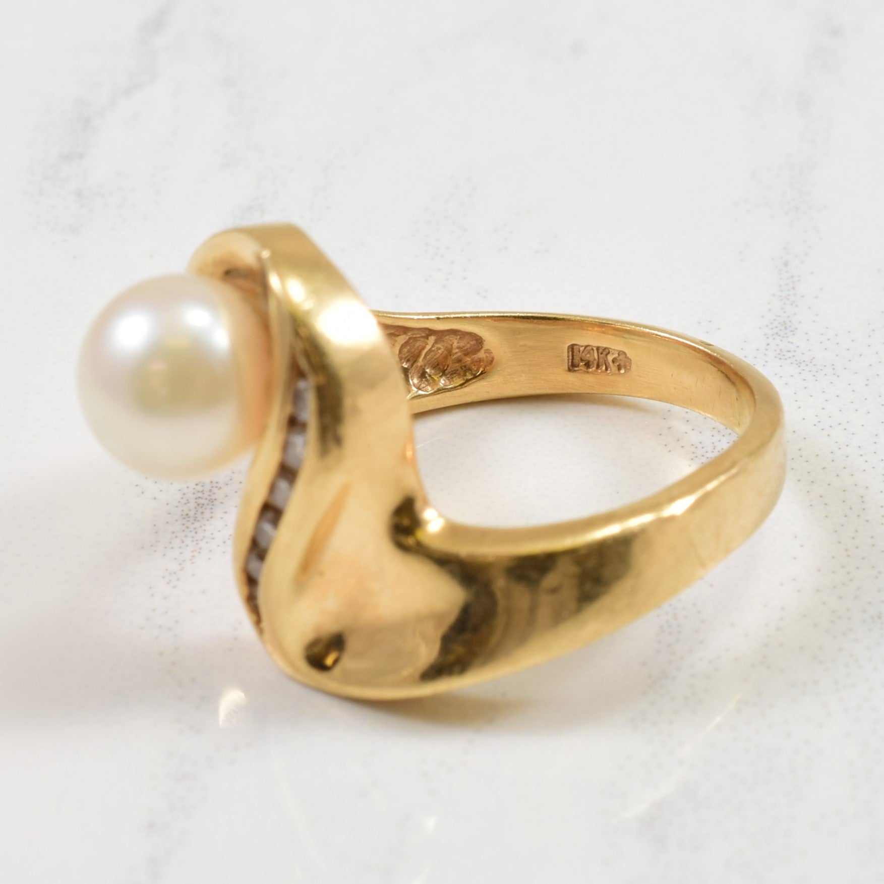 Pearl & Diamond Ring | 0.12ctw, 2.50ct | SZ 4.5 |