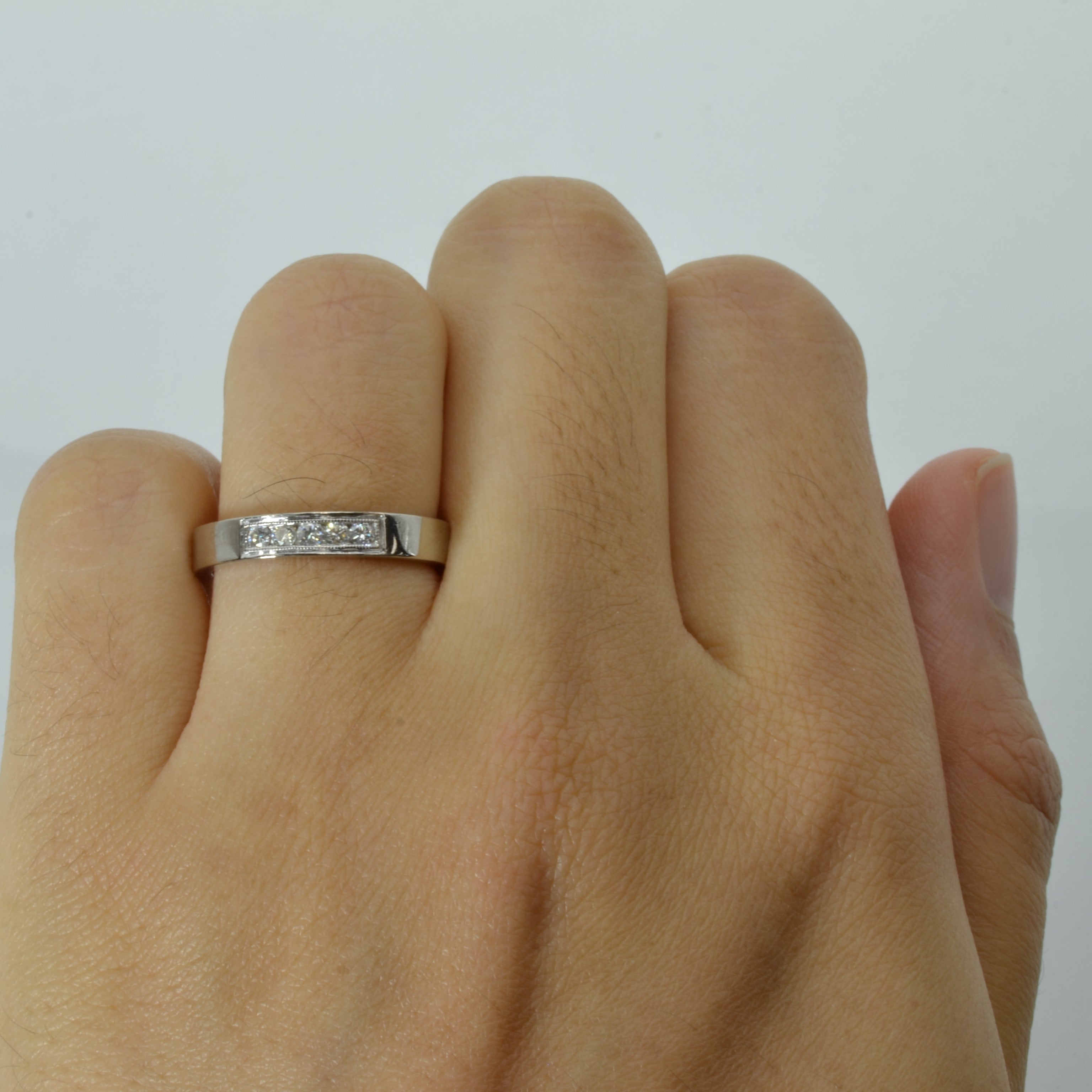 18k Diamond Wedding Band | 0.15ctw | SZ 6 |