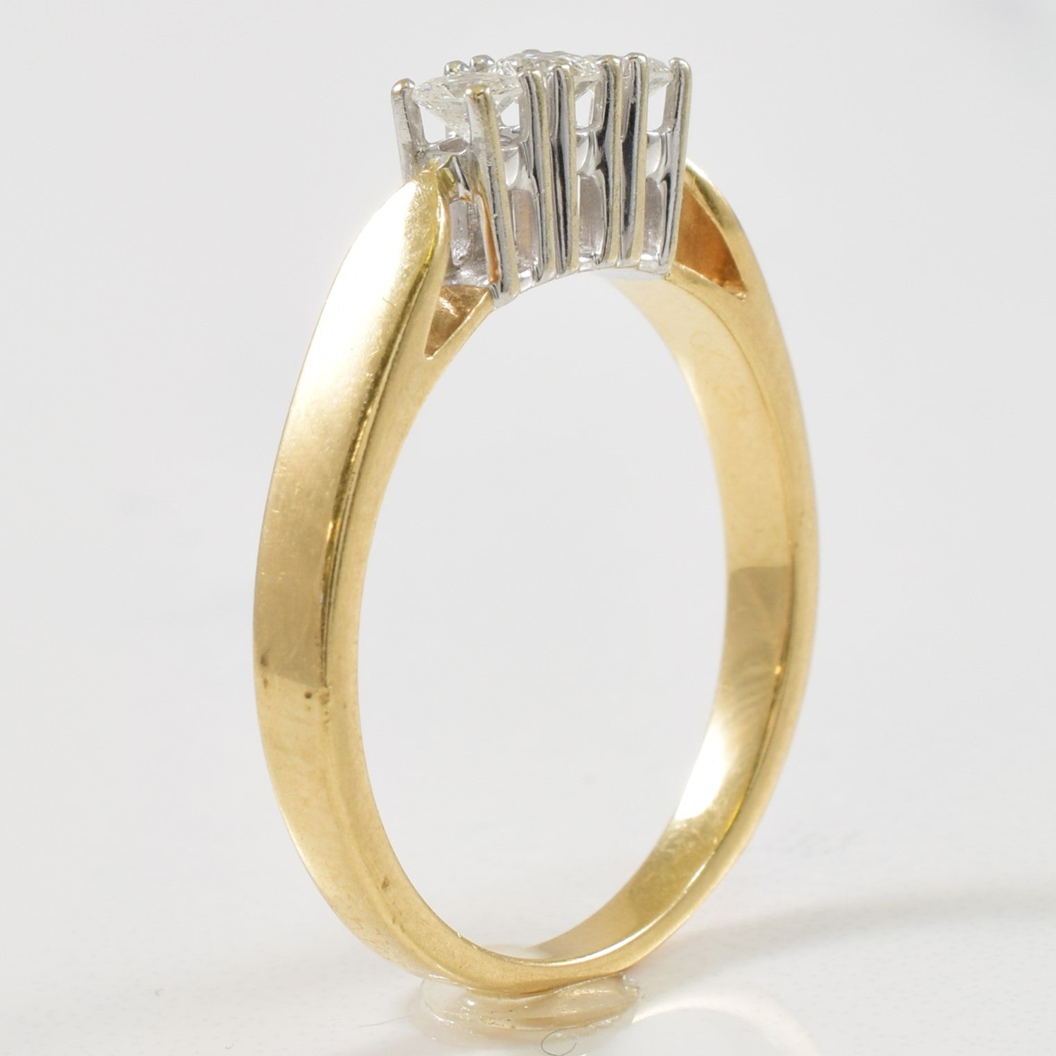 Three Stone Diamond Cathedral Ring | 0.21ctw | SZ 7 |