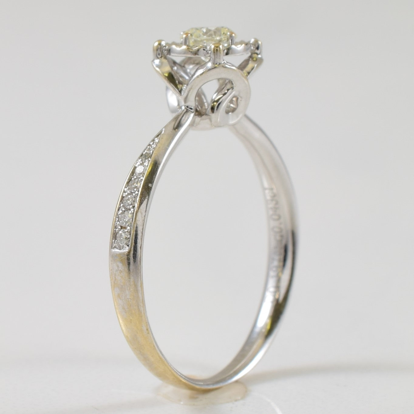Illusion Set Diamond Ring | 0.23ctw | SZ 5.25 |