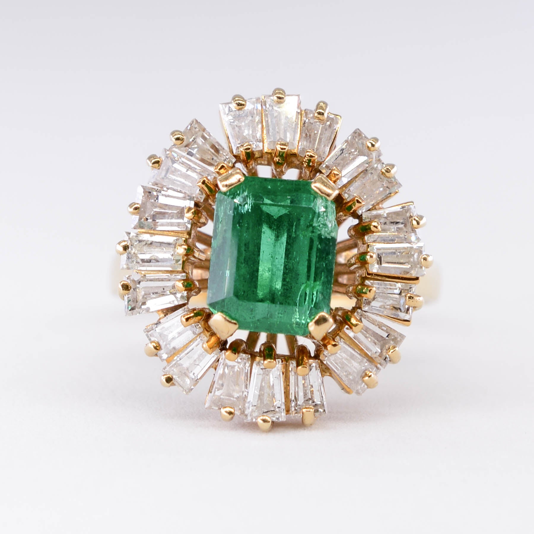 Bague cocktail émeraude et diamants baguette | 2,18 ct, 1,09 ct au total | Taille 5,75 |