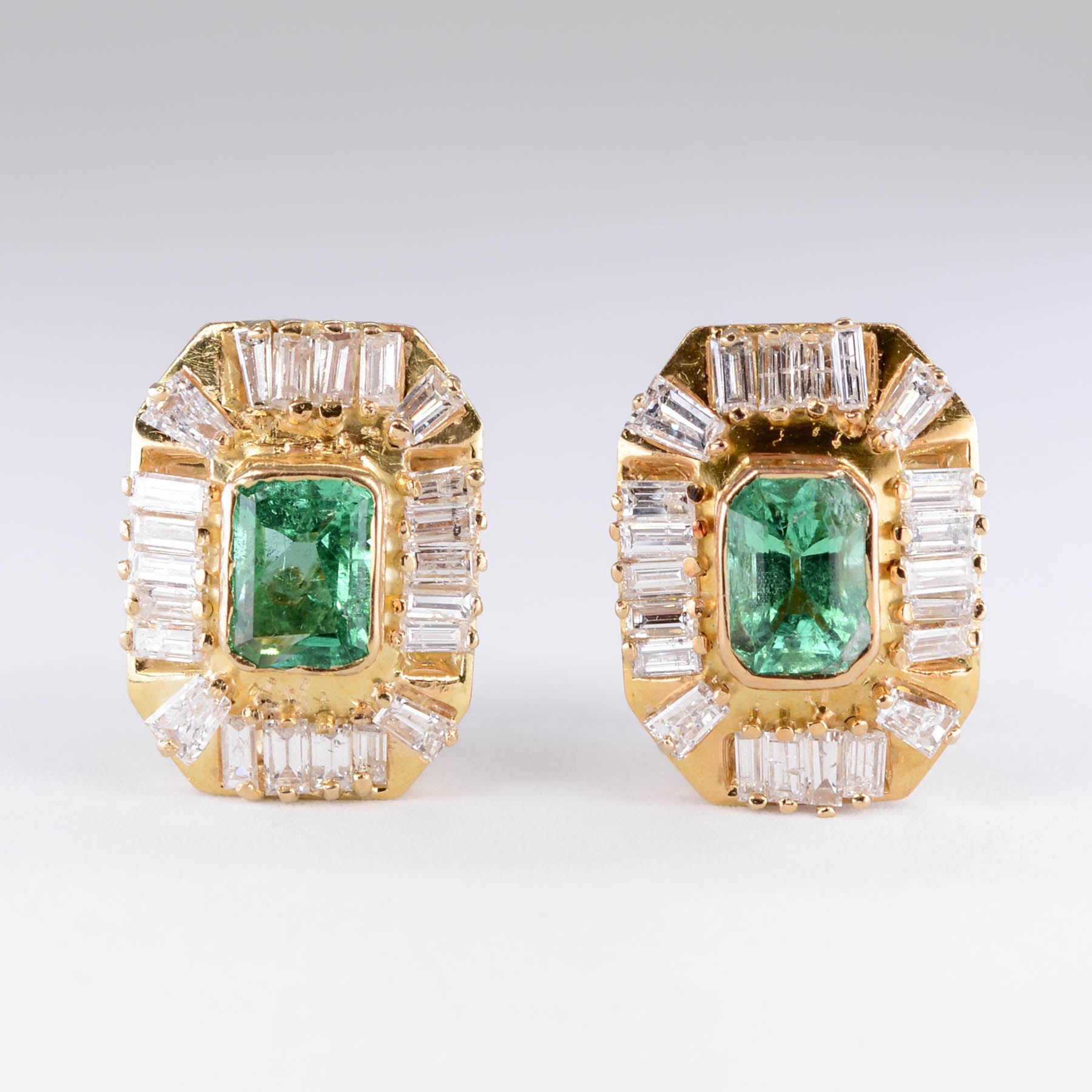 Boucles d'oreilles halo émeraudes et diamants baguette | 2,50 ct, 2,1 ct
