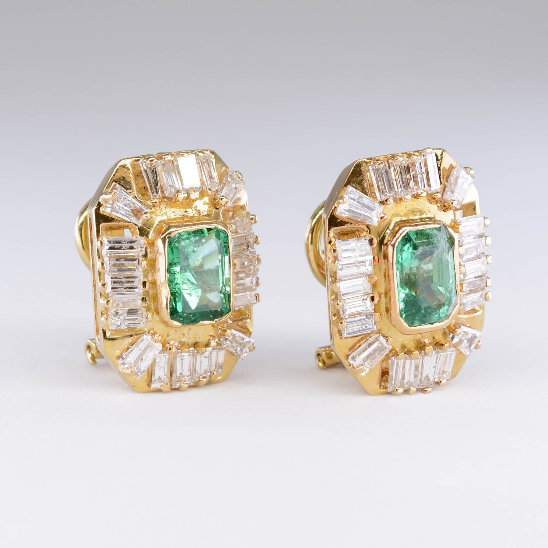 Boucles d'oreilles halo émeraudes et diamants baguette | 2,50 ct, 2,1 ct