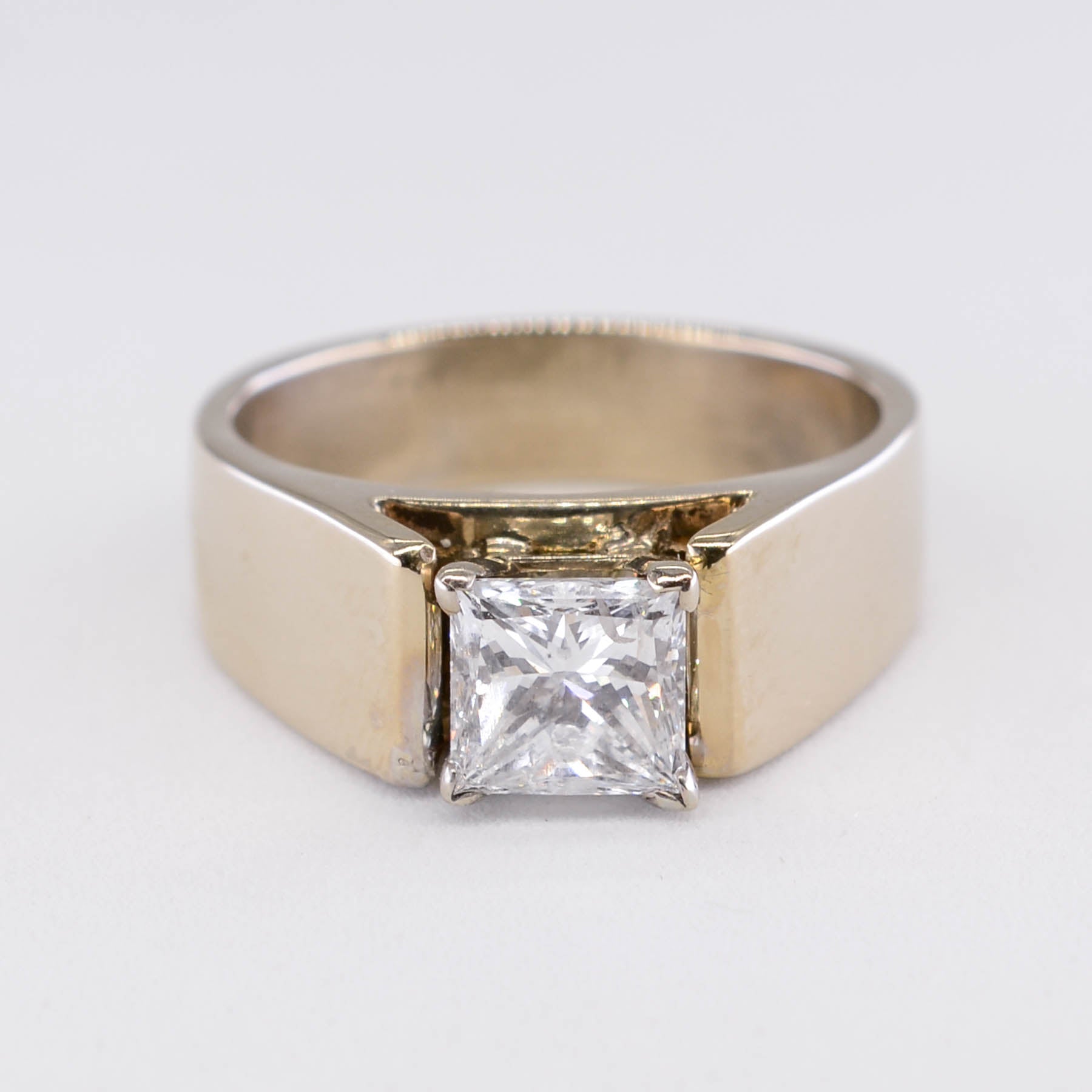 Bague de fiançailles en diamant taille princesse à profil bas et forme conique | 1,15 ct | Taille 6,5 |