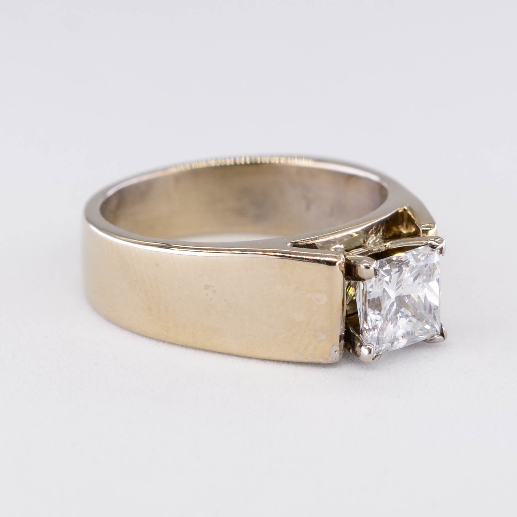 Bague de fiançailles en diamant taille princesse à profil bas et forme conique | 1,15 ct | Taille 6,5 |