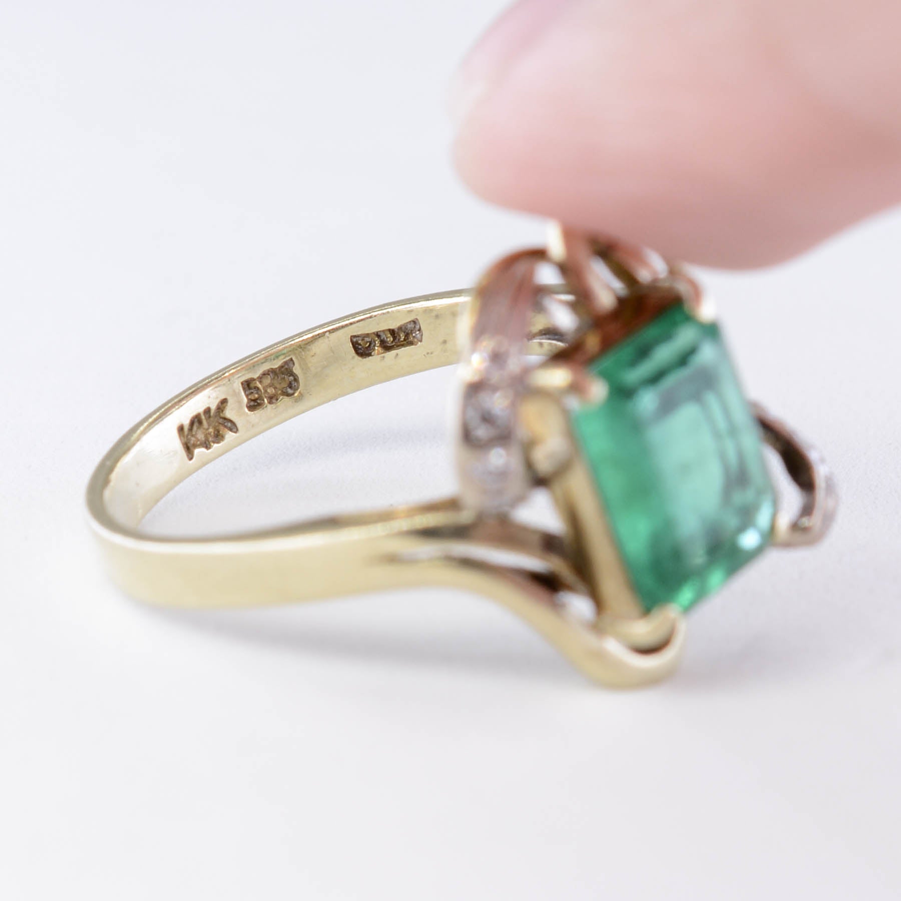 Emerald and Diamond Ring | 1.84ct, 0.06ctw | SZ 6.75 |