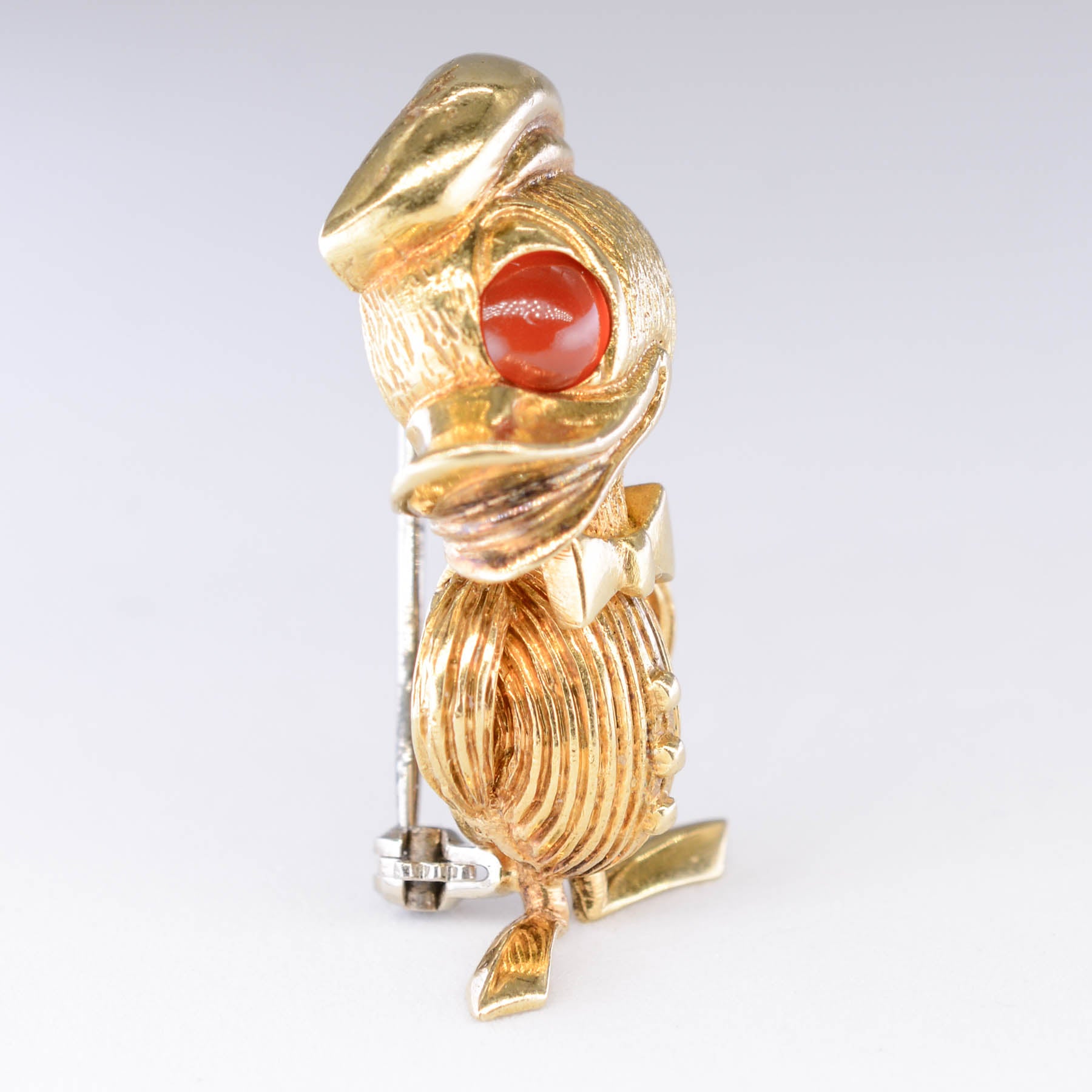Vintage 18k Dapper Duck Carnelian Brooch | 0.65ct |