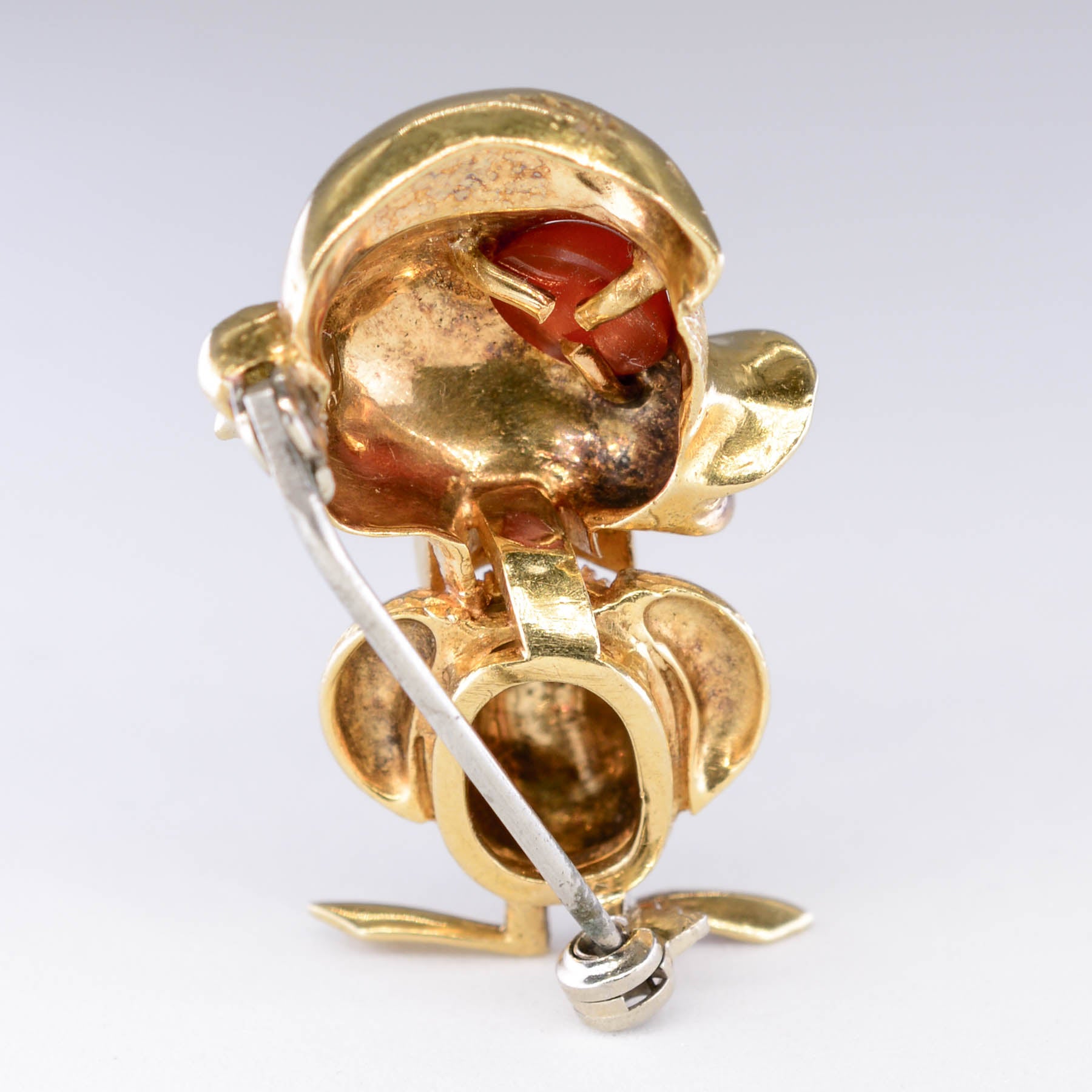 Vintage 18k Dapper Duck Carnelian Brooch | 0.65ct |