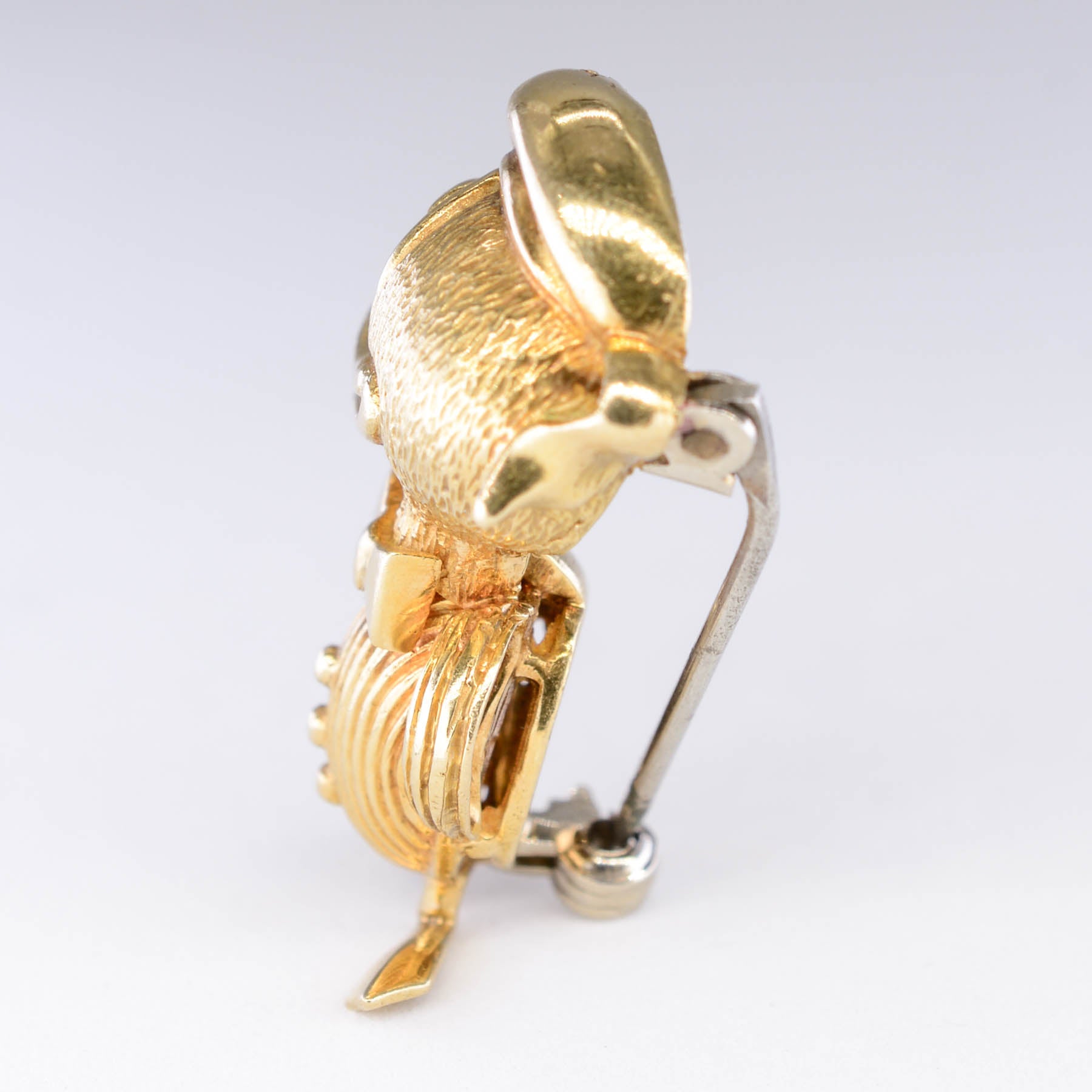 Vintage 18k Dapper Duck Carnelian Brooch | 0.65ct |