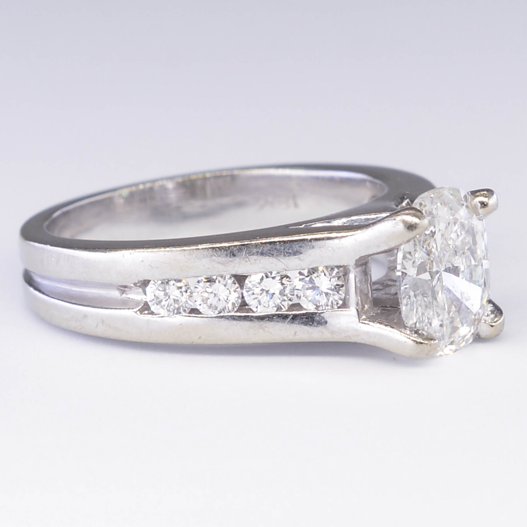 Bague de fiançailles en diamant taille ovale | 1,66 ct | Taille 6 |