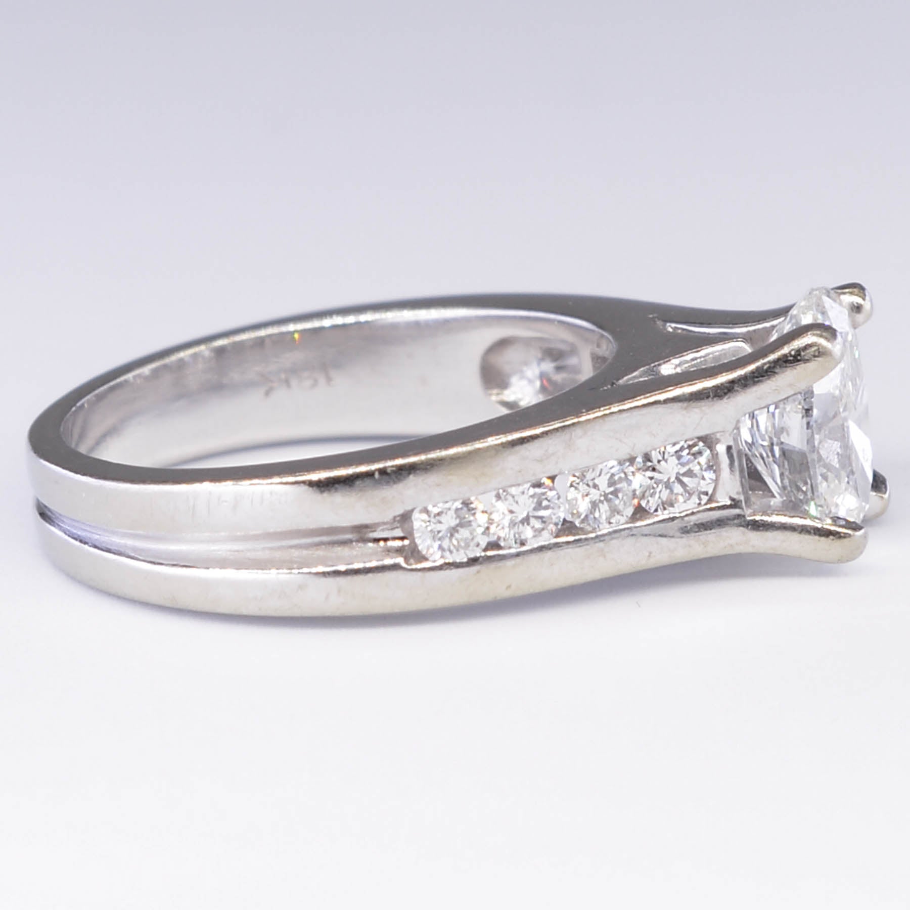 Bague de fiançailles en diamant taille ovale | 1,66 ct | Taille 6 |
