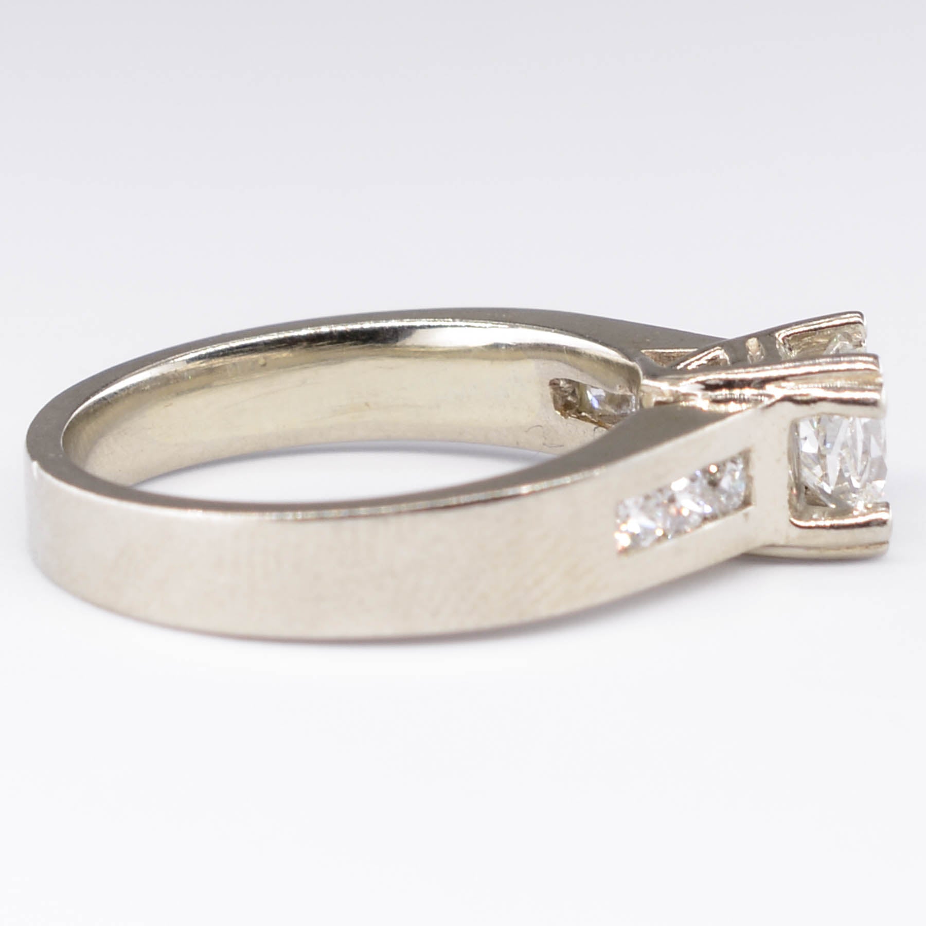 Bague de fiançailles en diamant canadien taille Flandres | 0,83 ct | Taille 6,25 |