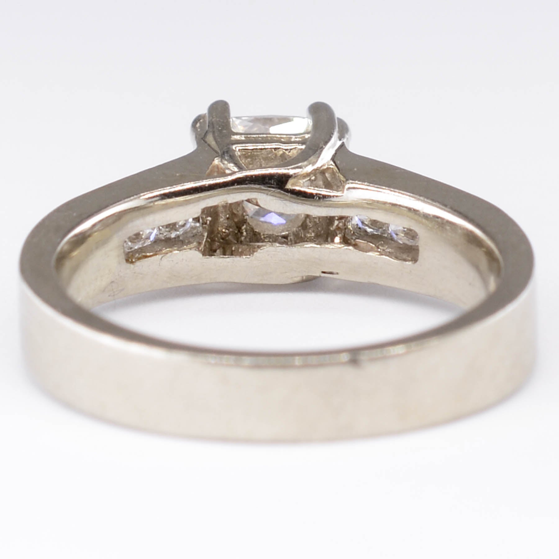 Bague de fiançailles en diamant canadien taille Flandres | 0,83 ct | Taille 6,25 |