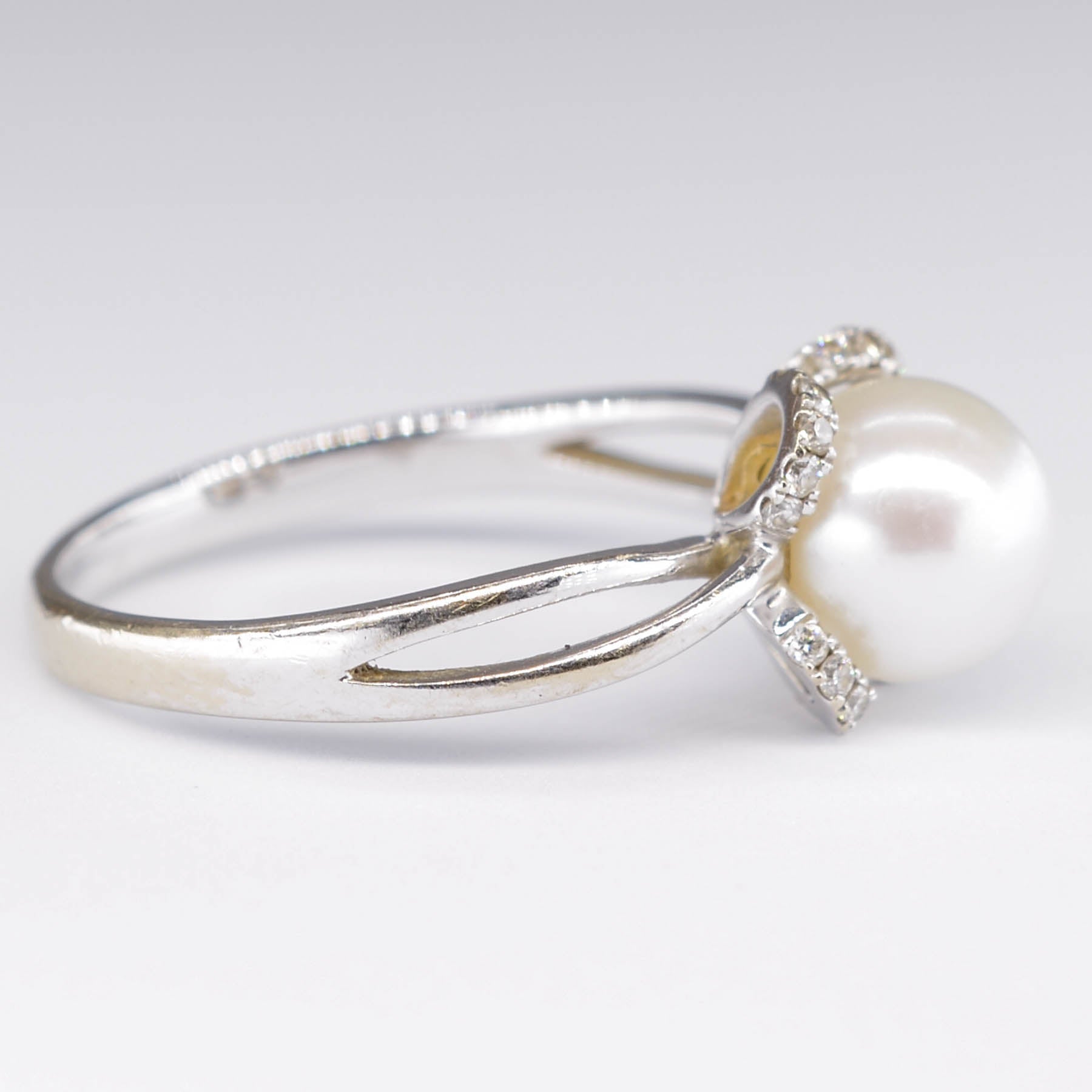 Pearl & Diamond Ring | 0.12ctw | SZ 6.25 |