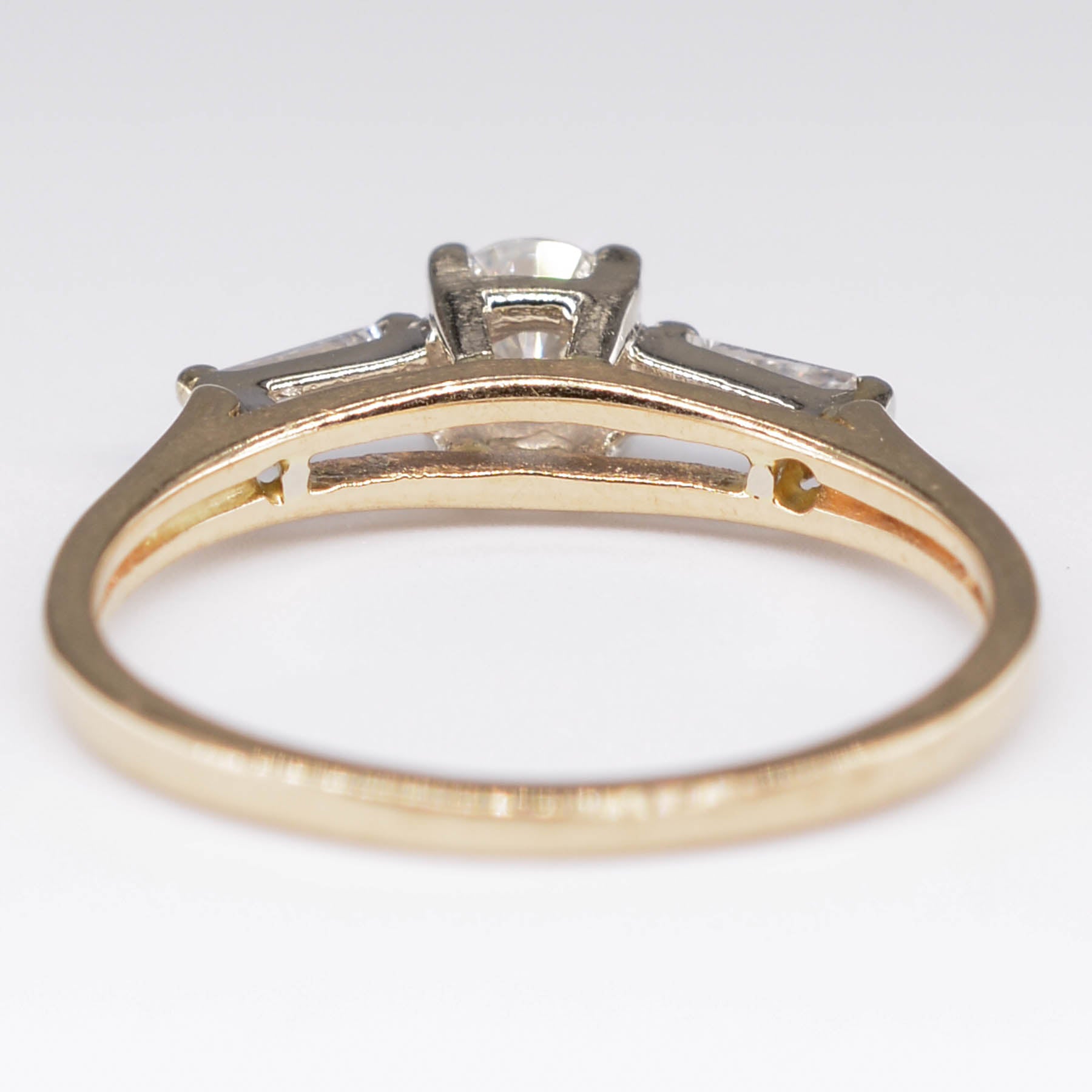Bague de fiançailles trois diamants | 0,34 ct, 0,18 ct au total | Taille 6,25 |