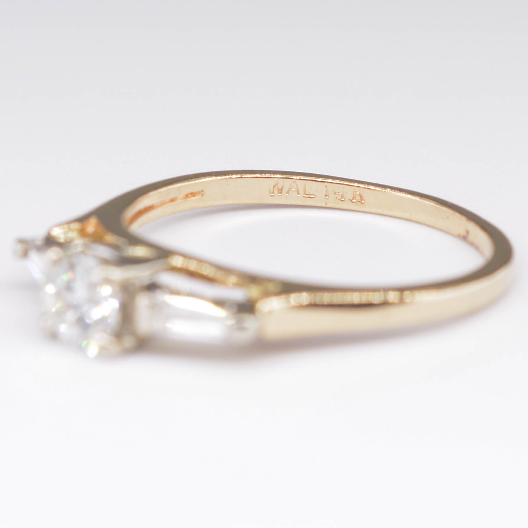 Bague de fiançailles trois diamants | 0,34 ct, 0,18 ct au total | Taille 6,25 |