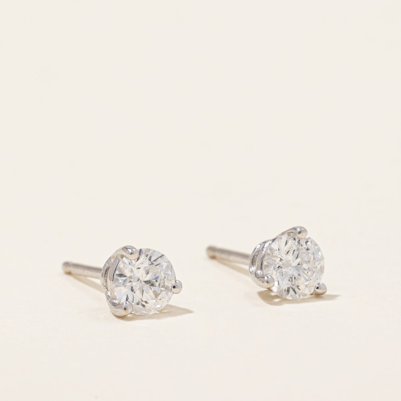 Boucles d'oreilles en or blanc 14 carats serties de diamants | 0,43 ct au total |