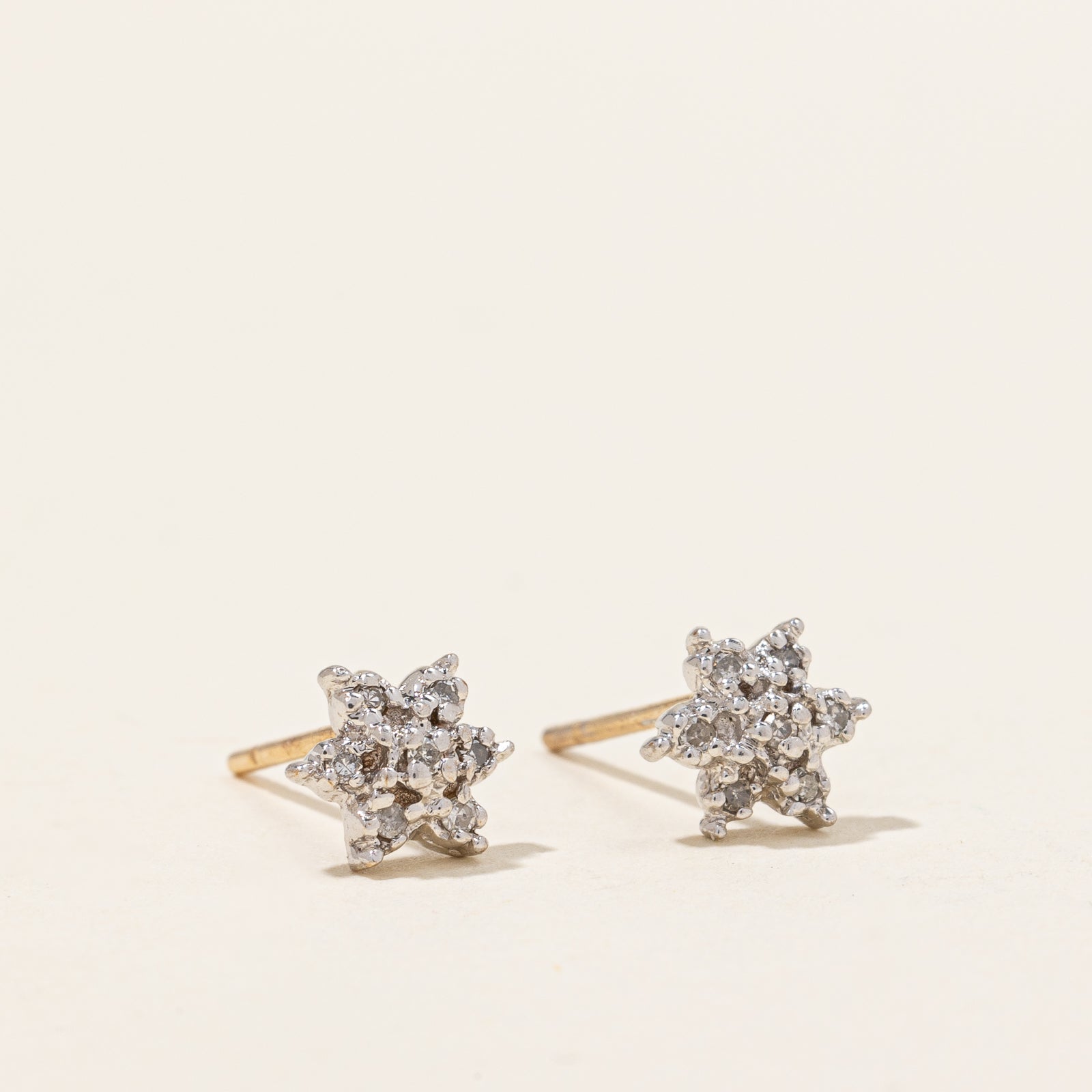 Boucles d'oreilles puces en forme d'étoile en diamant | 0,07 ct |