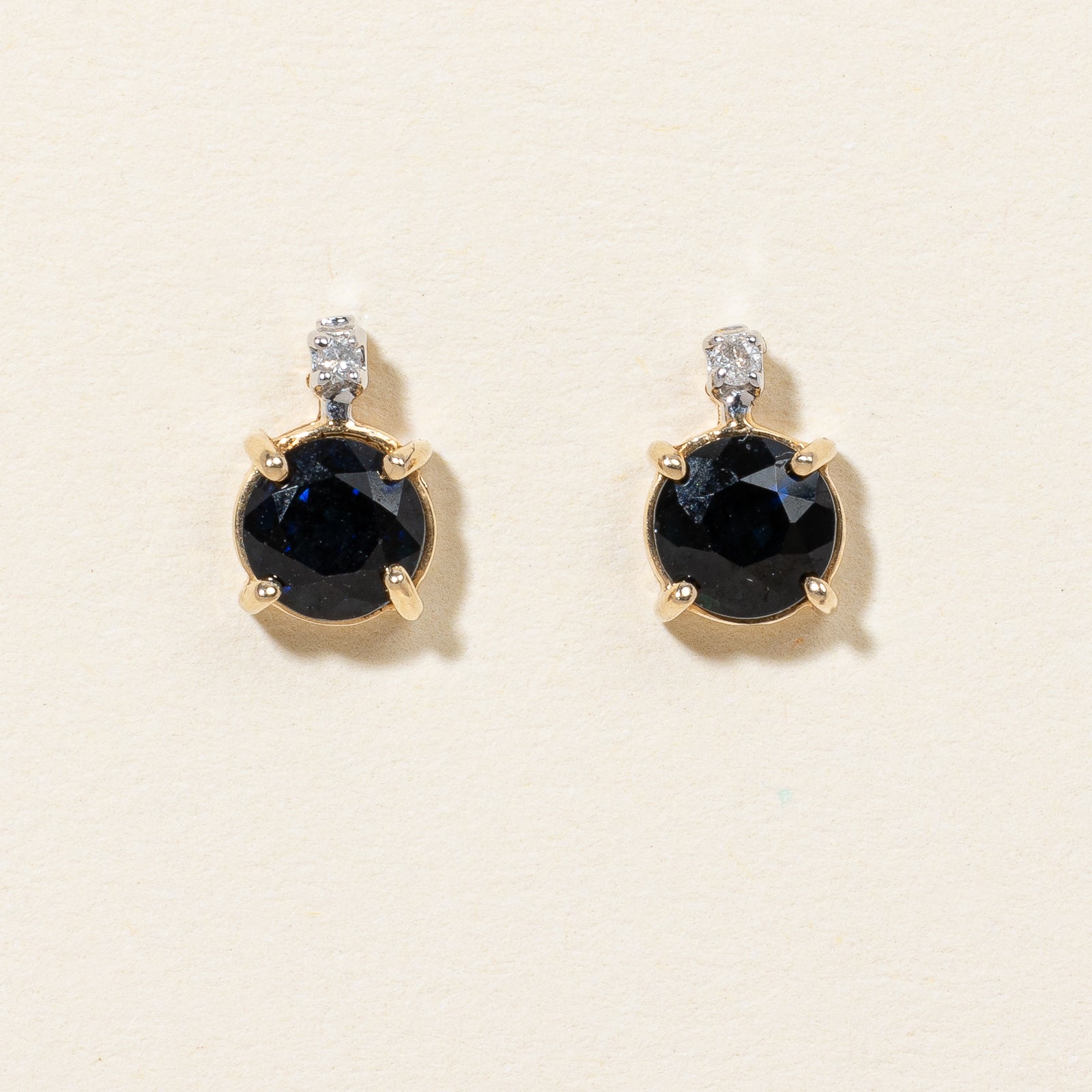 Boucles d'oreilles en or jaune 10 carats, saphirs et diamants | 1,15 ct au total, 0,02 ct au total