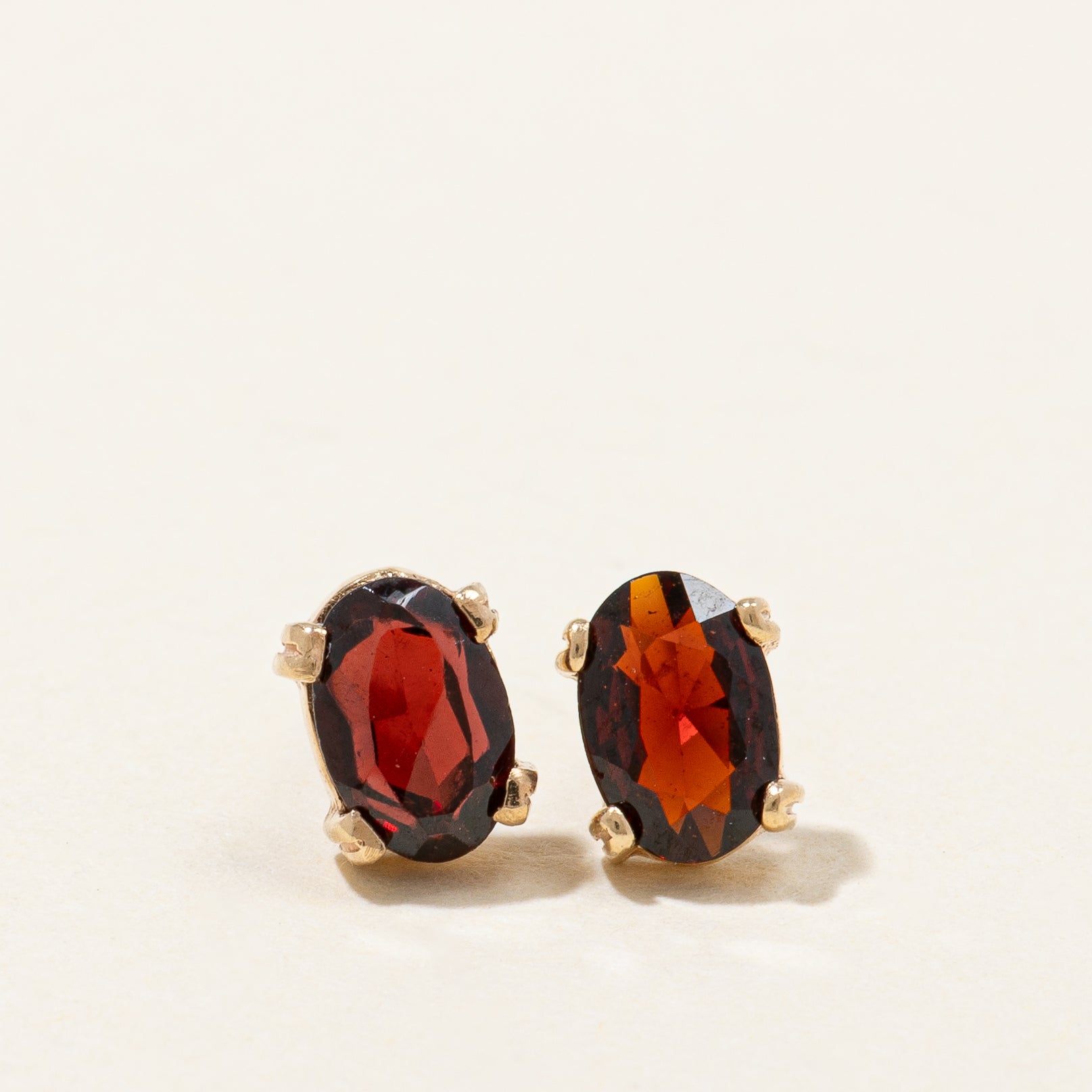 Boucles d'oreilles puces en grenat | 1,00 ct |