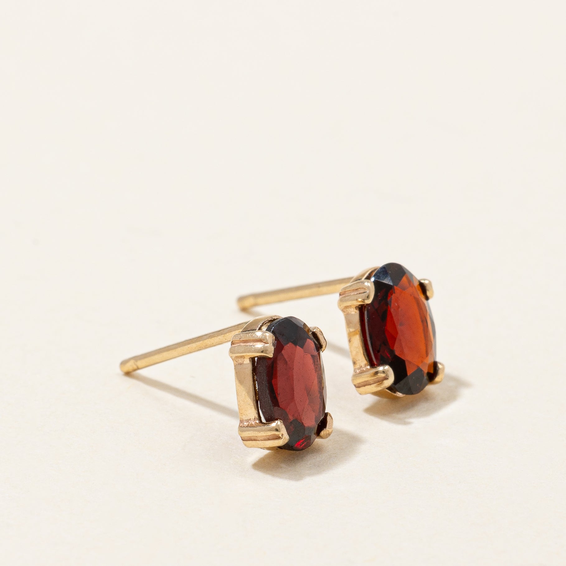 Boucles d'oreilles puces en grenat | 1,00 ct |