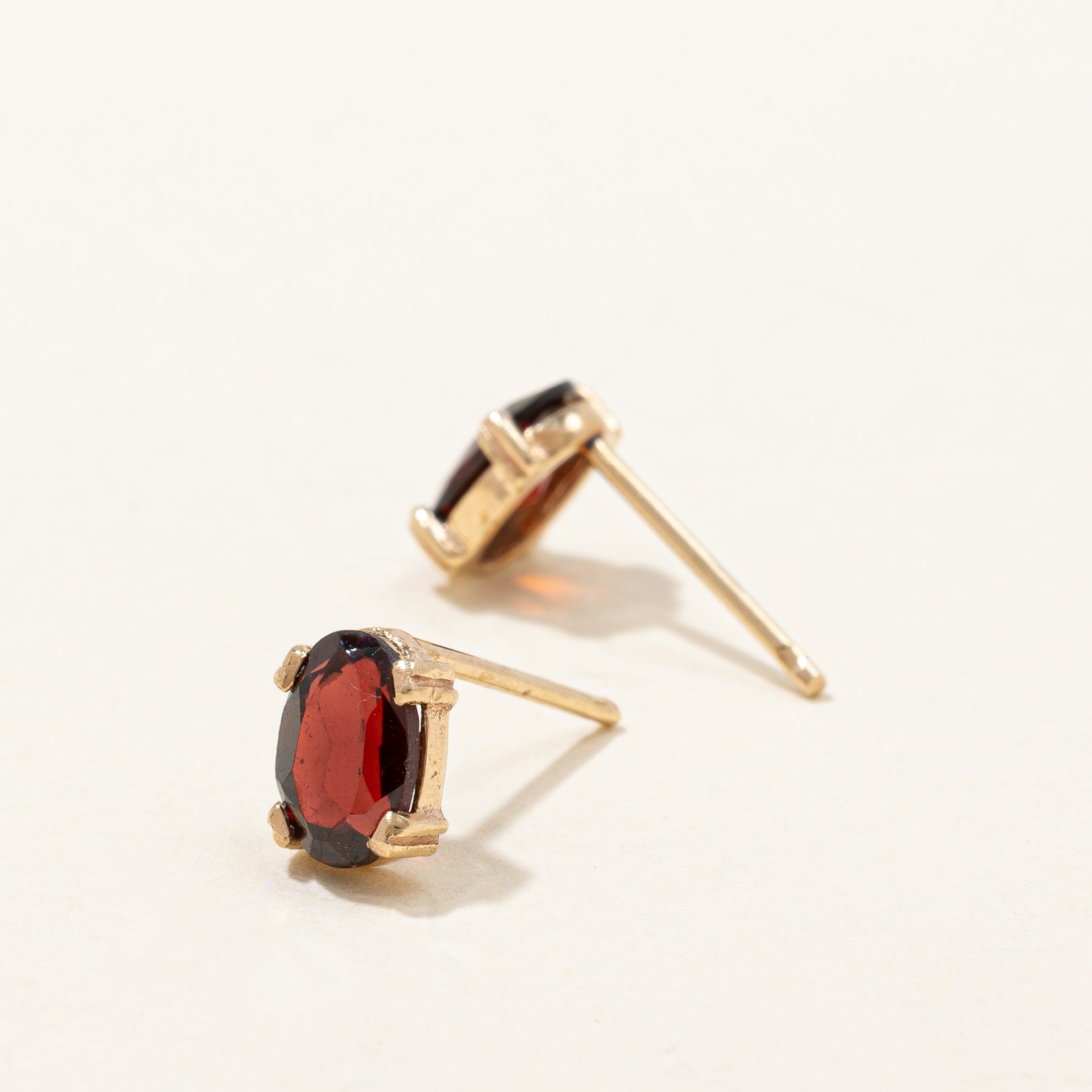 Boucles d'oreilles puces en grenat | 1,00 ct |