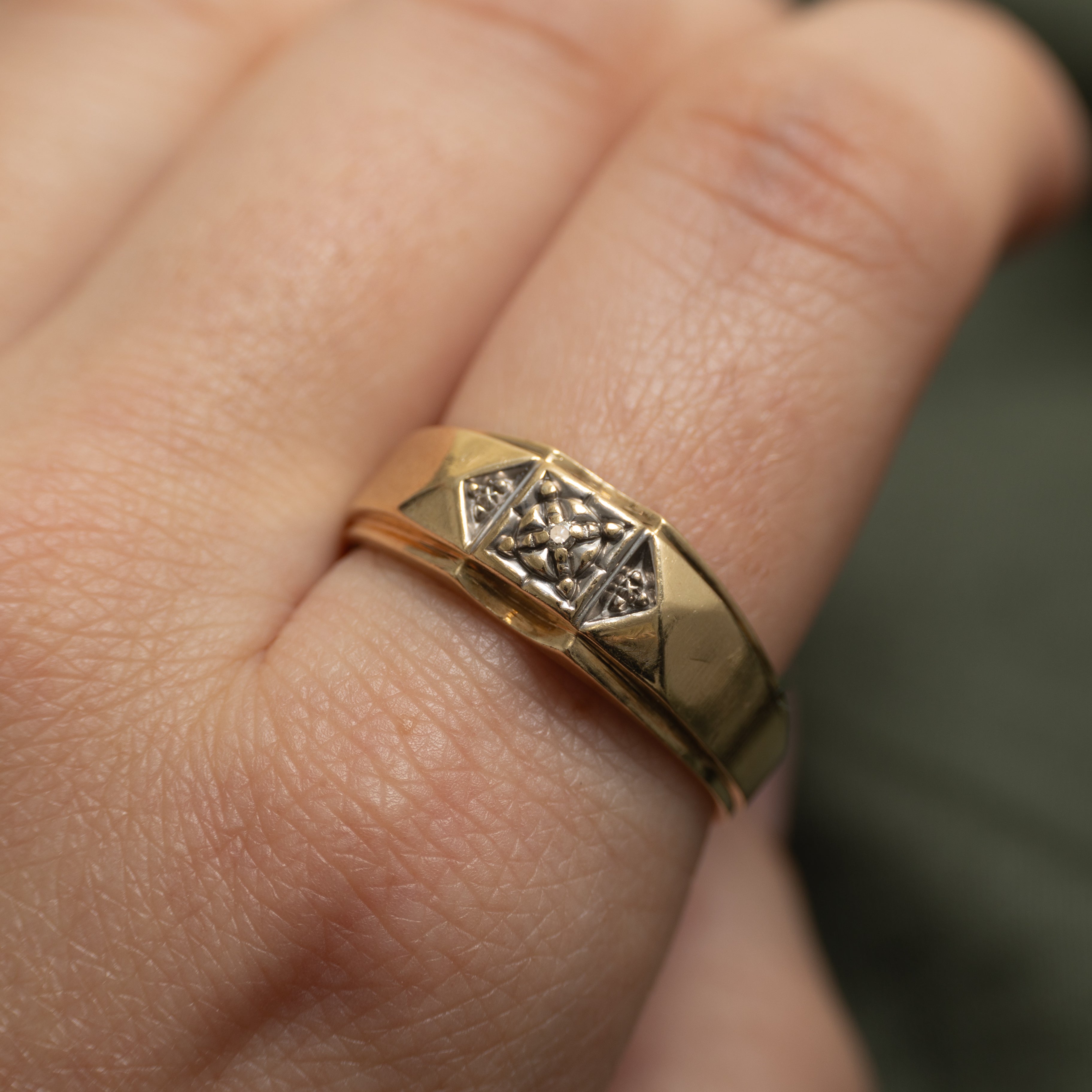 10k Diamond "X" Grooved Signet Ring | SZ 11