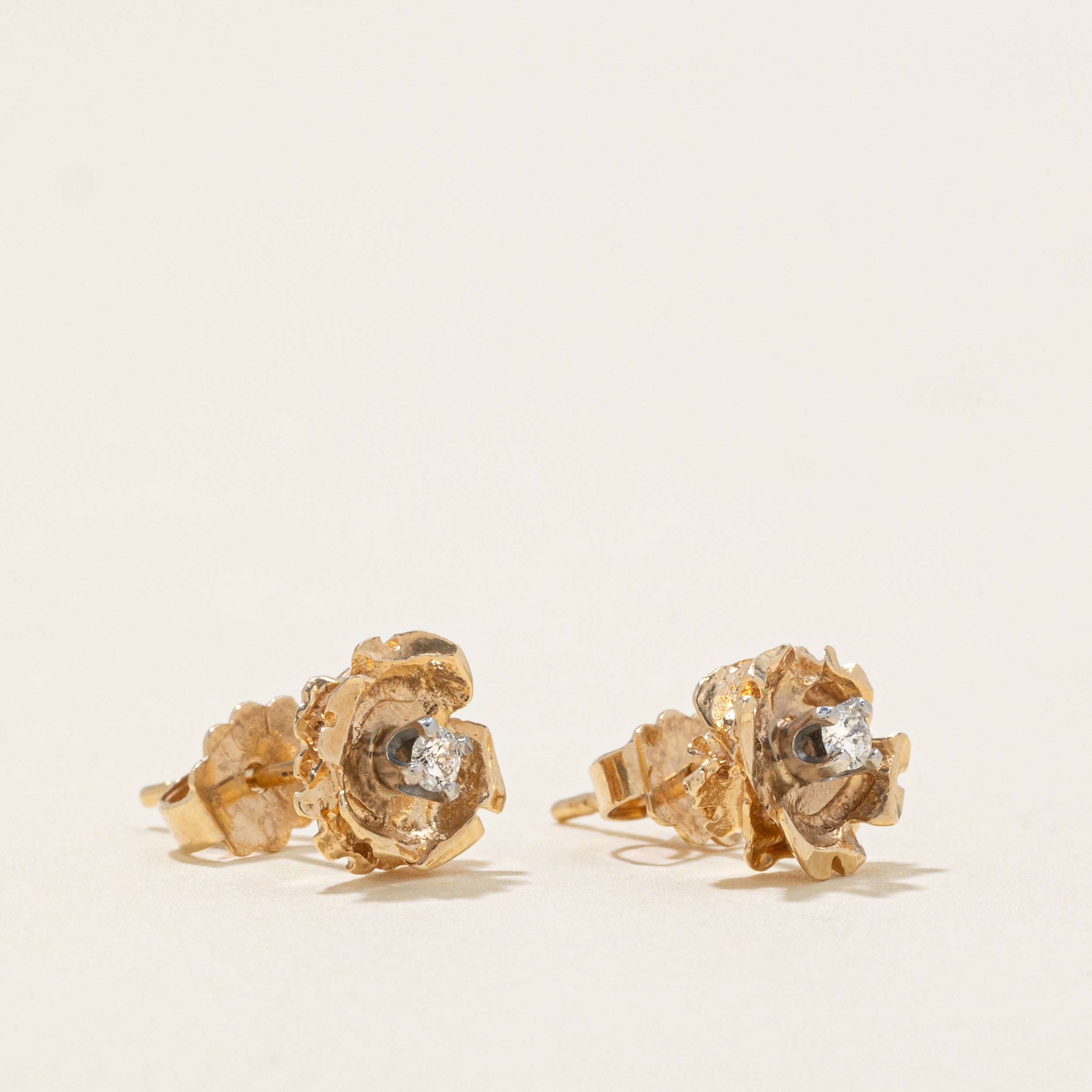 Boucles d'oreilles puces en forme de fleur de diamant