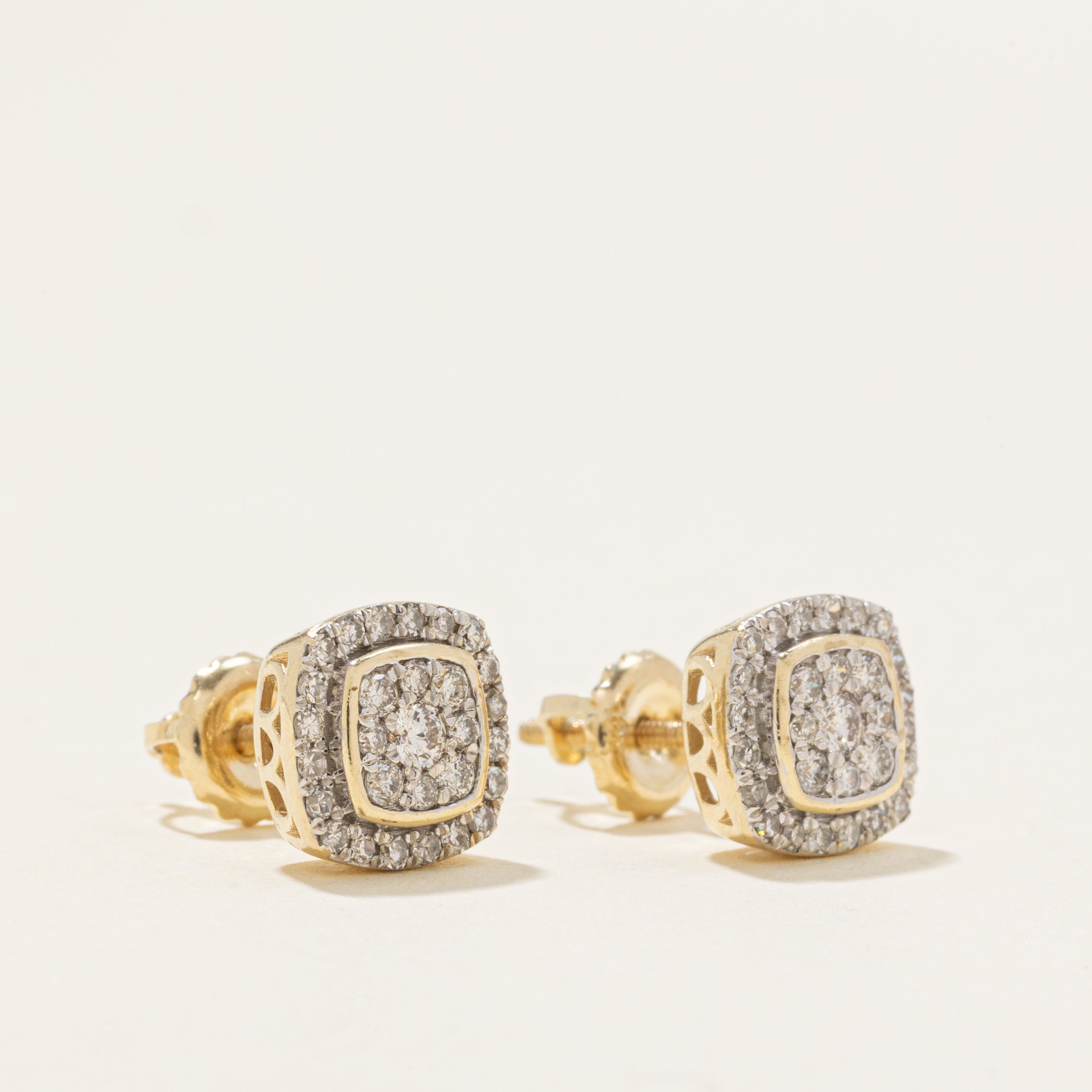 Boucles d'oreilles à clous serties de diamants illusion halo