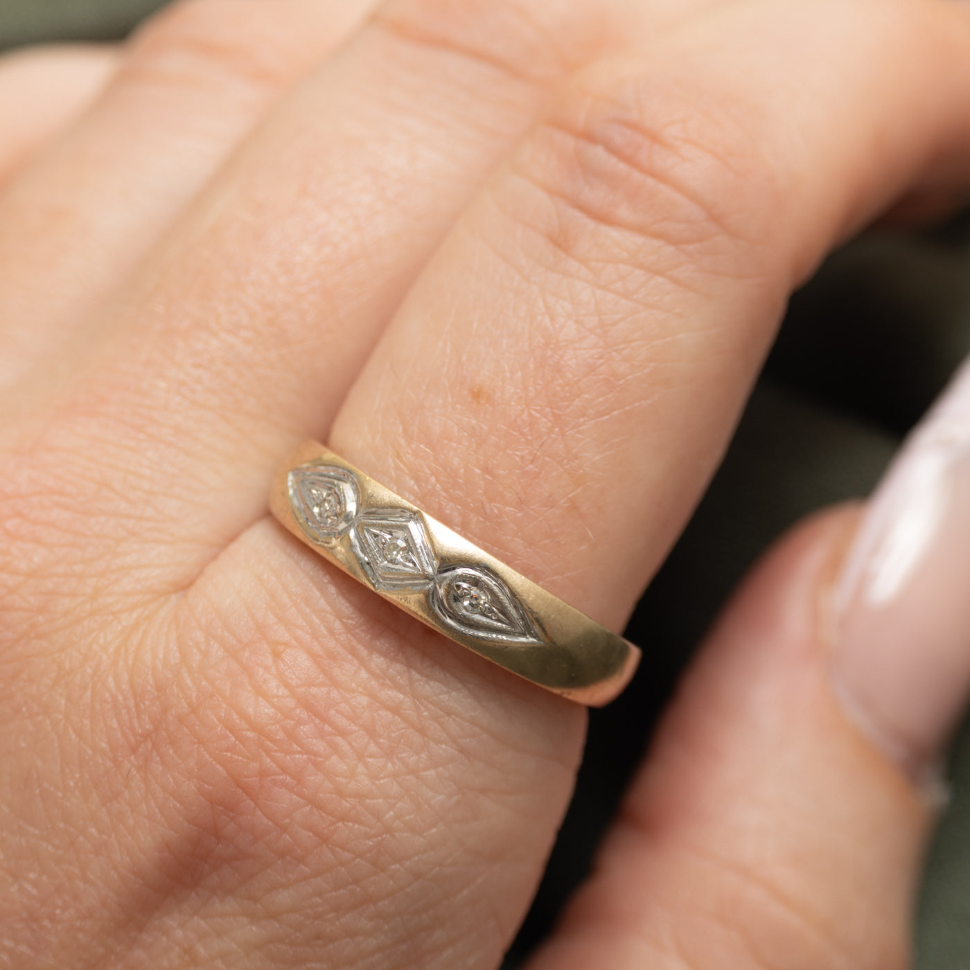 Three Stone Diamond Grooved Band | SZ 10