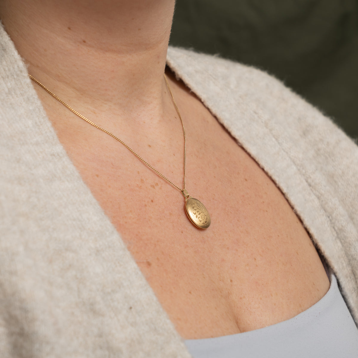 10k Yellow Gold Engraved Floral Locket